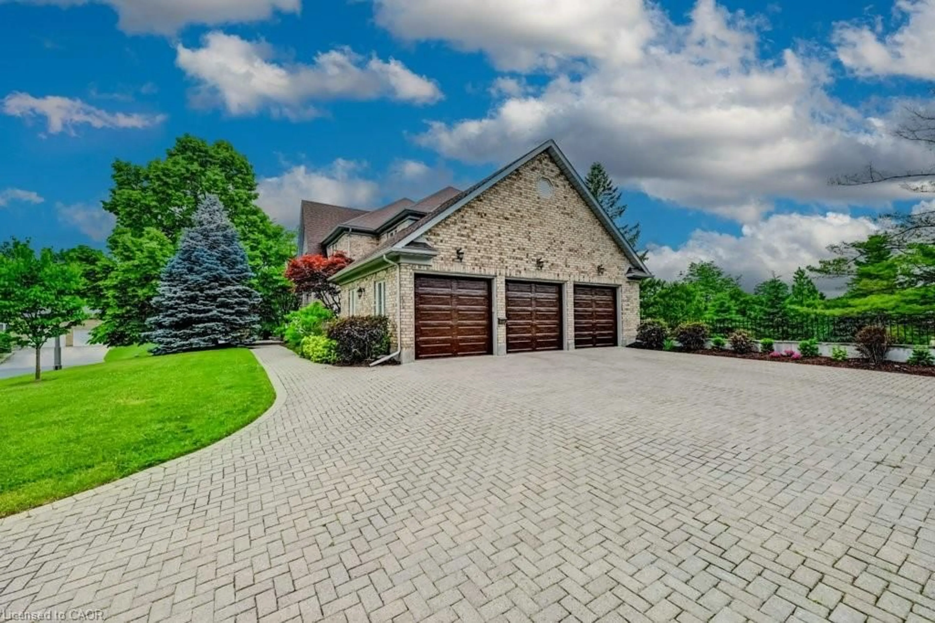 Unknown for 336 Bushwood Crt, Waterloo Ontario N2T 2E7
