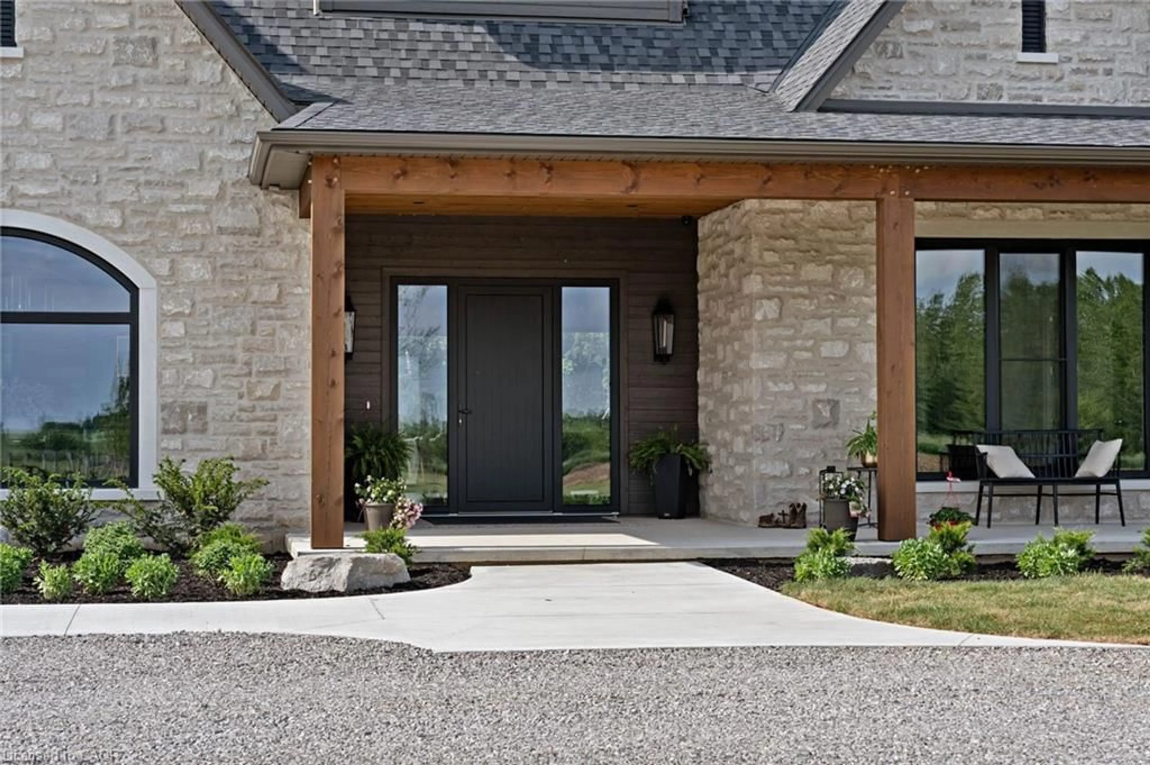 Indoor entryway for 223853 Ostrander Rd, Tillsonburg Ontario N4G 4H1