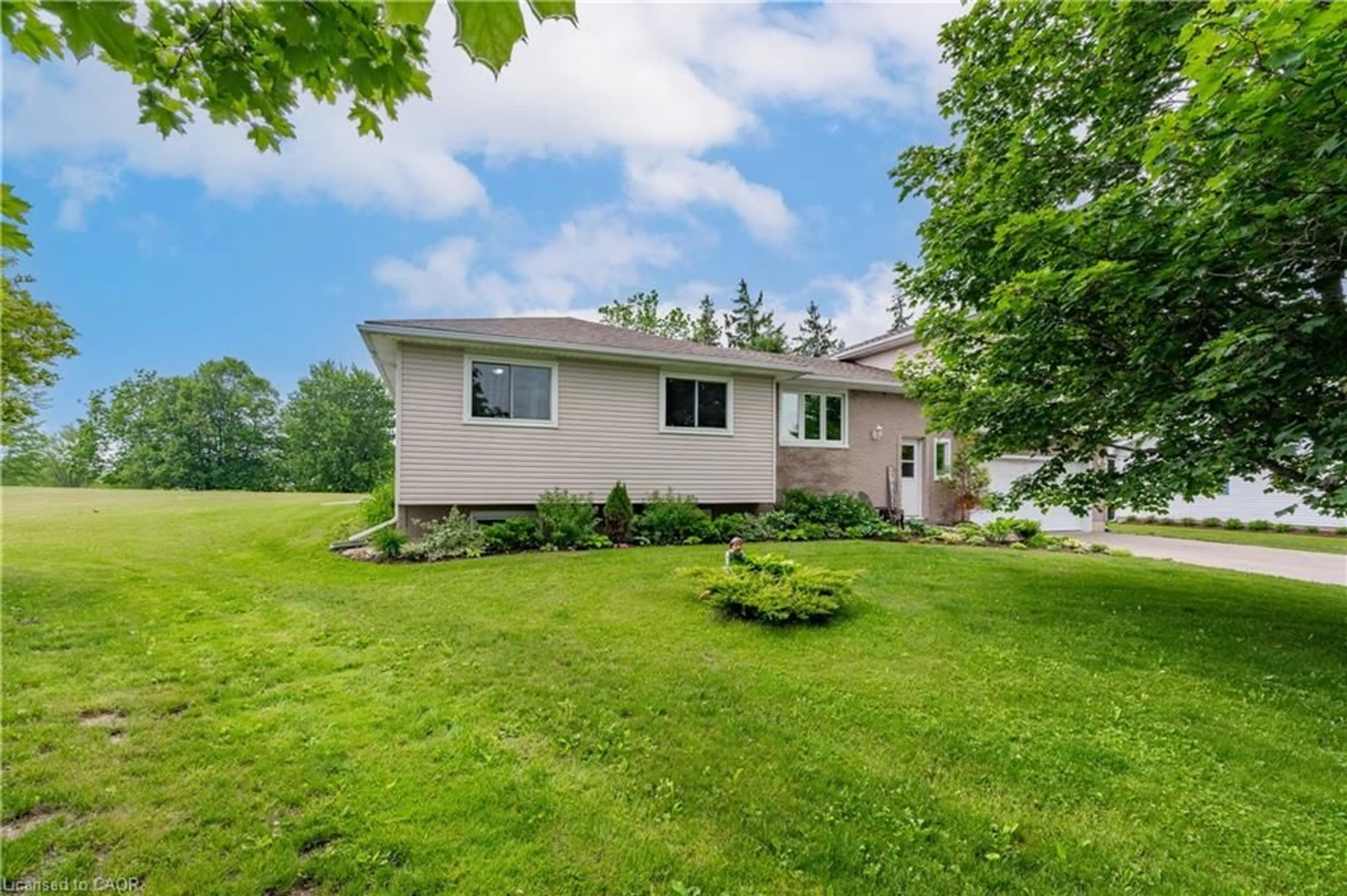 A pic from outside/outdoor area/front of a property/back of a property/a pic from drone, unknown for 2069 Wendell Crt, Wellesley Ontario N0B 2T0