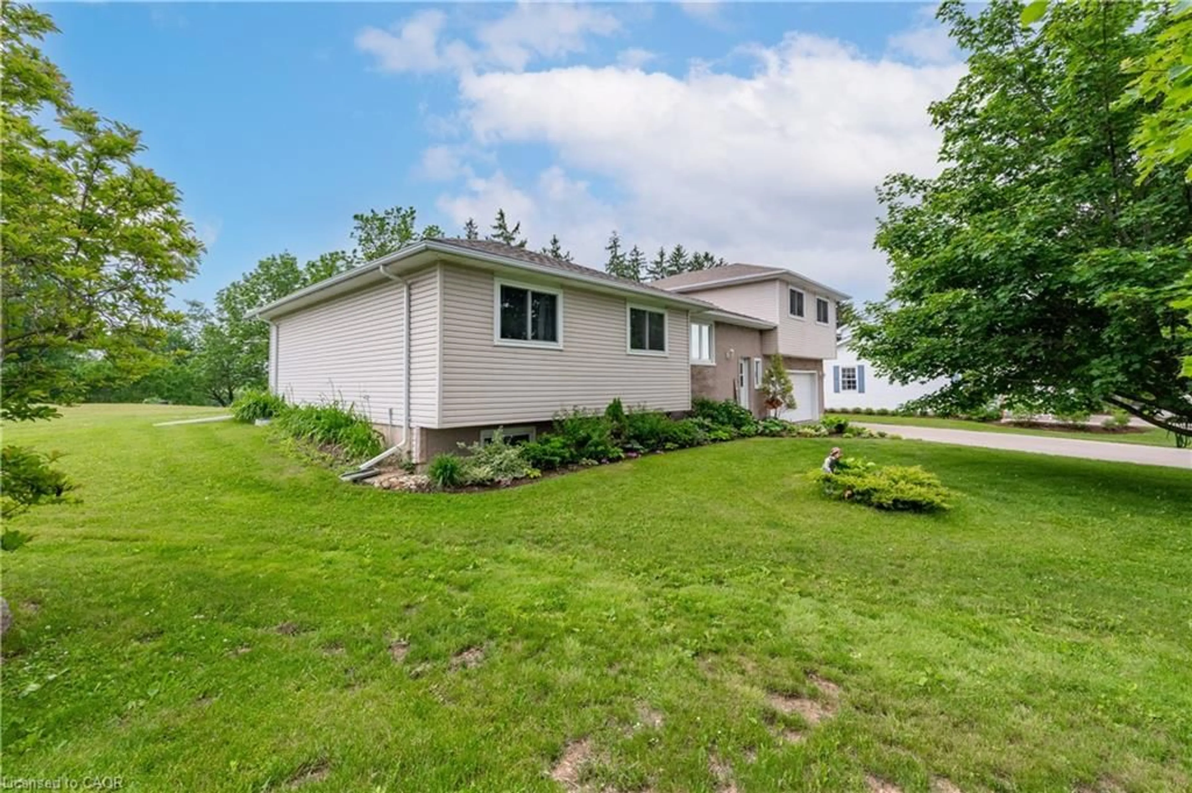 A pic from outside/outdoor area/front of a property/back of a property/a pic from drone, water/lake/river/ocean view for 2069 Wendell Crt, Wellesley Ontario N0B 2T0