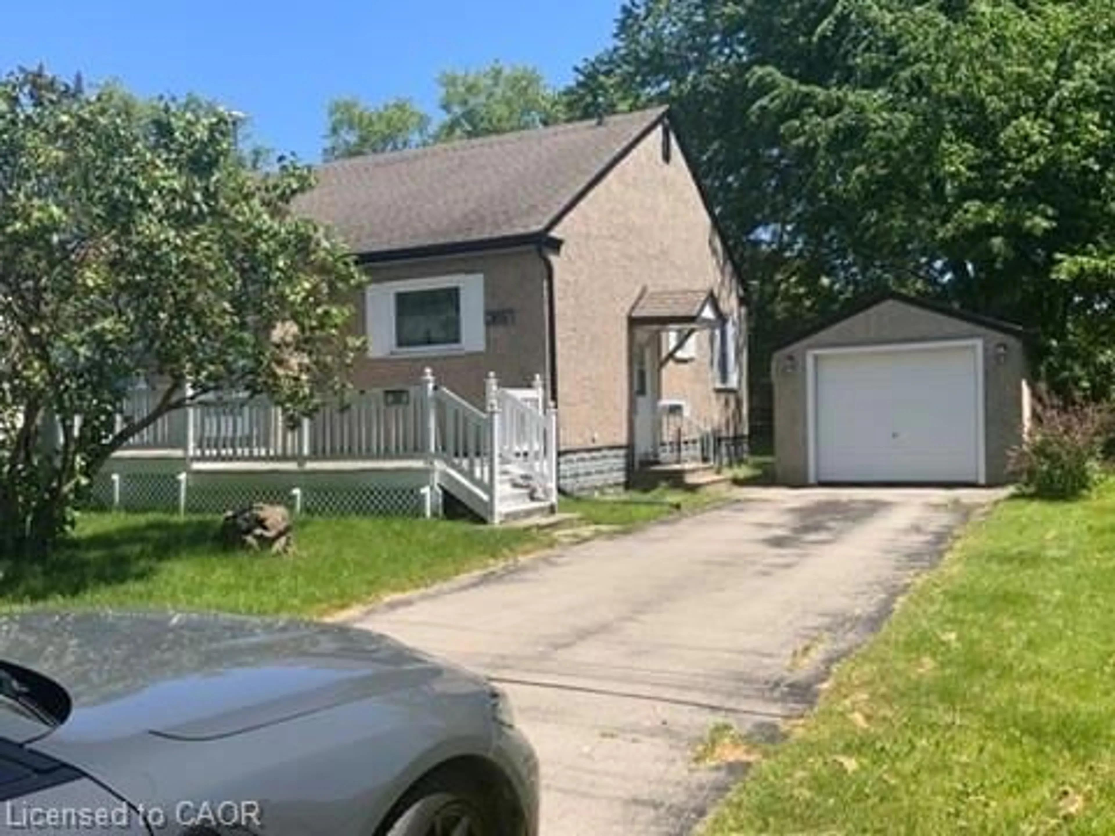 A pic from outside/outdoor area/front of a property/back of a property/a pic from drone, street for 288 First Ave, Welland Ontario L3C 1Y8