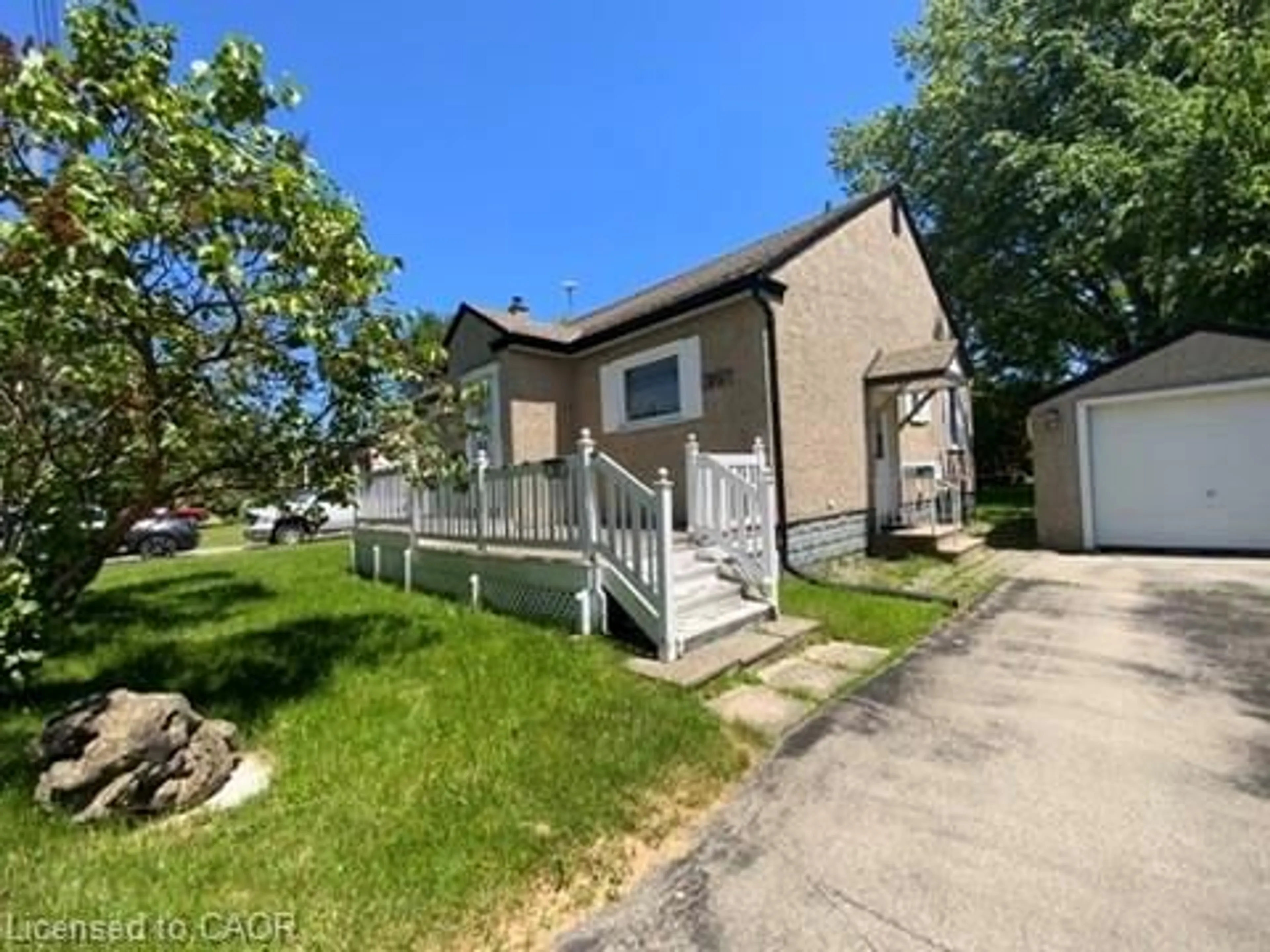 A pic from outside/outdoor area/front of a property/back of a property/a pic from drone, street for 288 First Ave, Welland Ontario L3C 1Y8