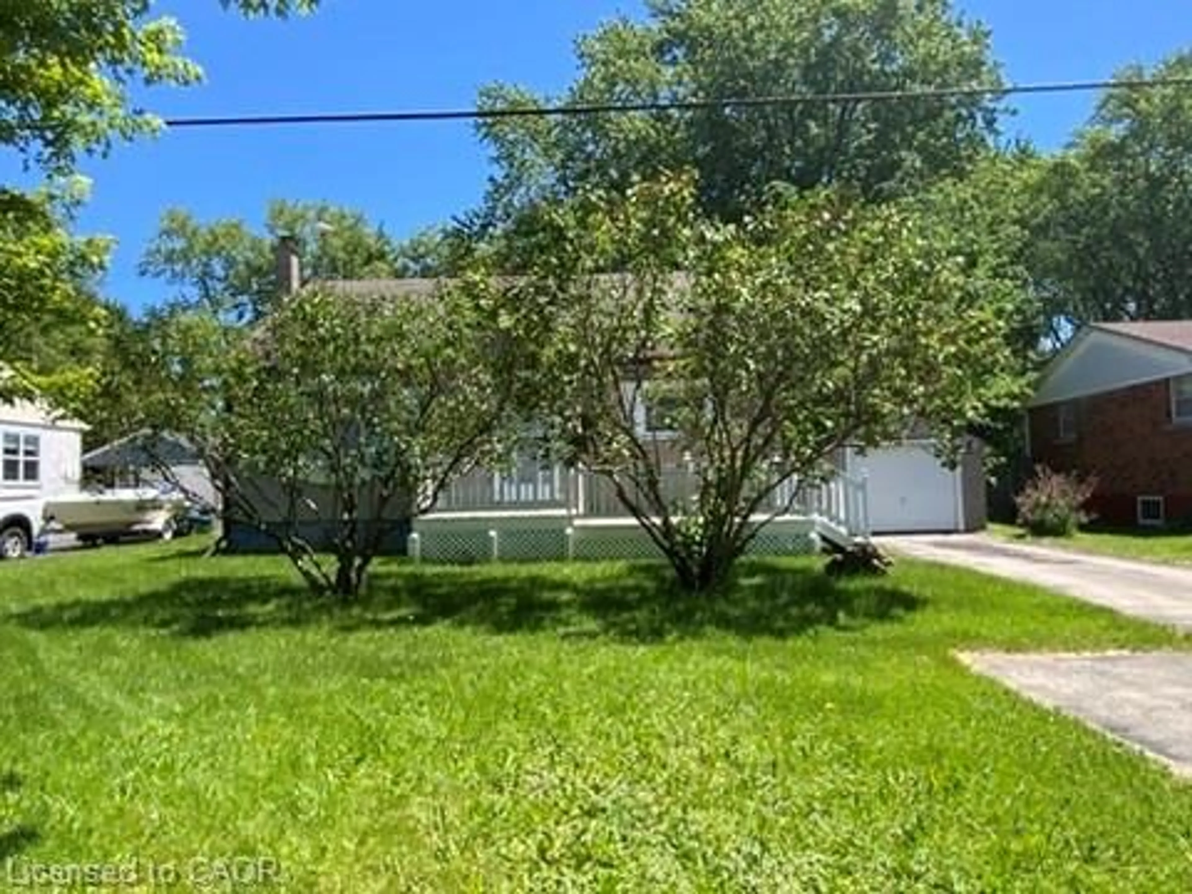 A pic from outside/outdoor area/front of a property/back of a property/a pic from drone, street for 288 First Ave, Welland Ontario L3C 1Y8