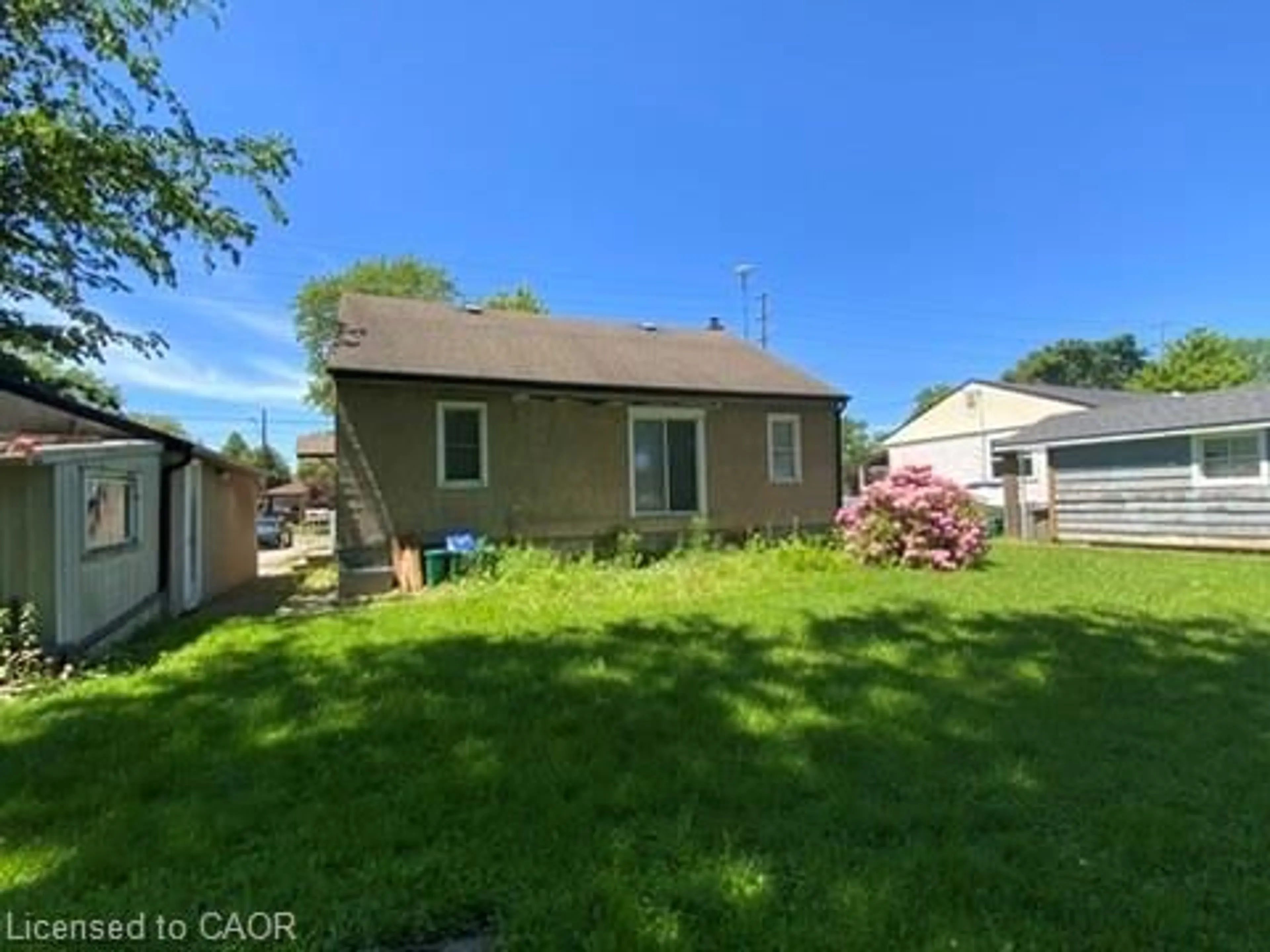 A pic from outside/outdoor area/front of a property/back of a property/a pic from drone, street for 288 First Ave, Welland Ontario L3C 1Y8