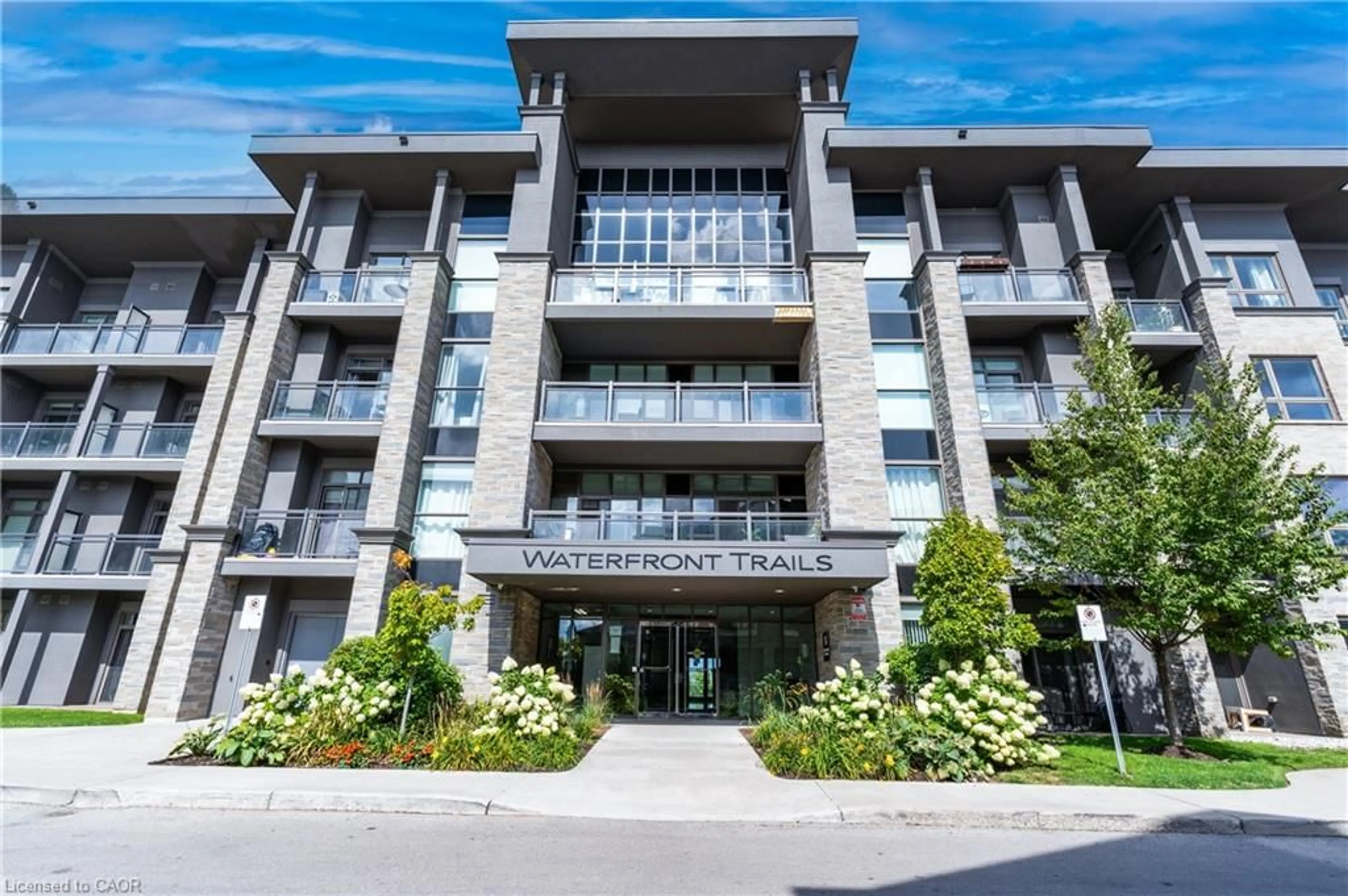 Indoor foyer for 35 Southshore Cres #413, Stoney Creek Ontario L8E 0J2