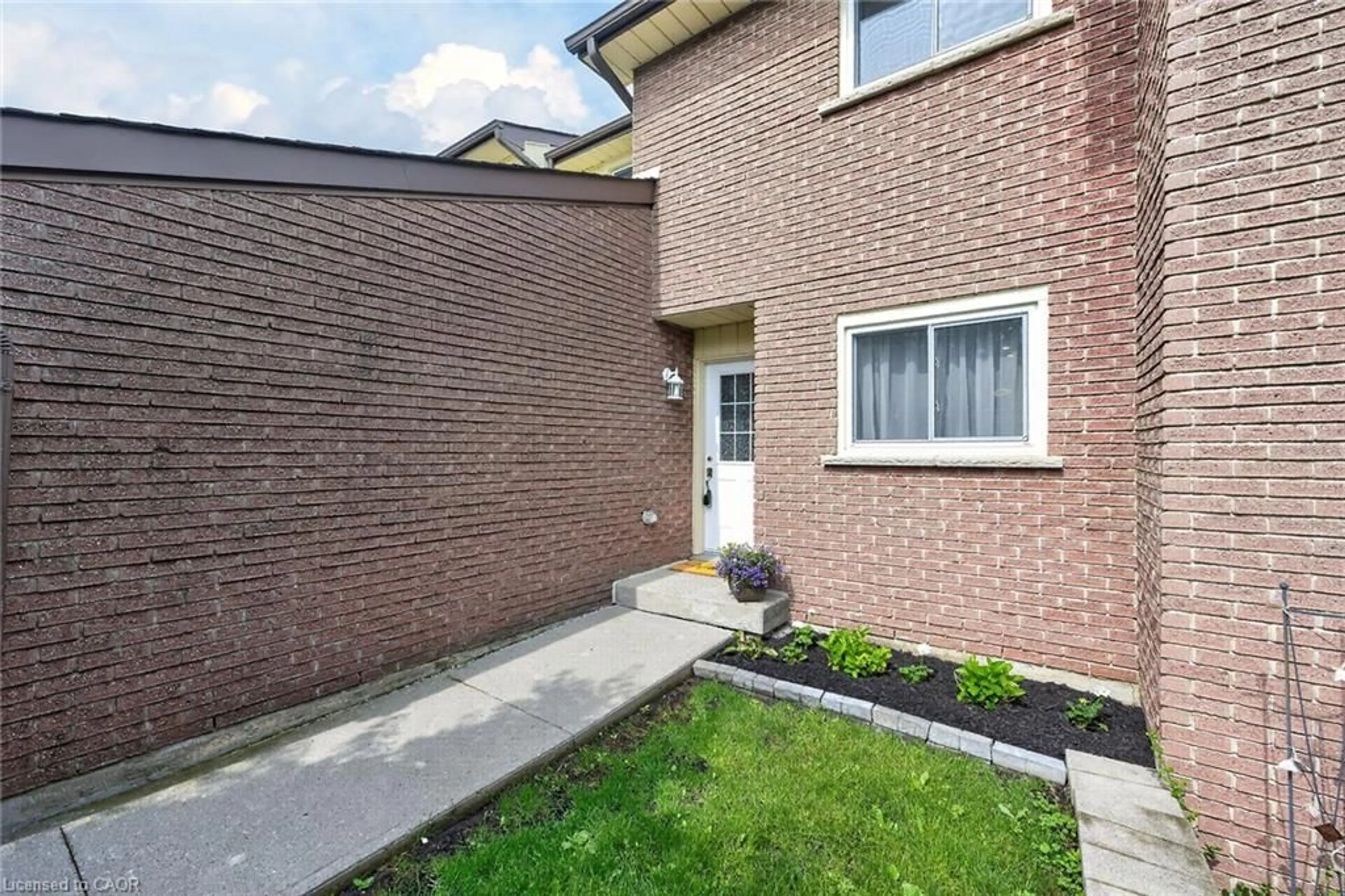 Home with brick exterior material, street for 175 Queen Victoria Dr #94, Hamilton Ontario L8W 1W6