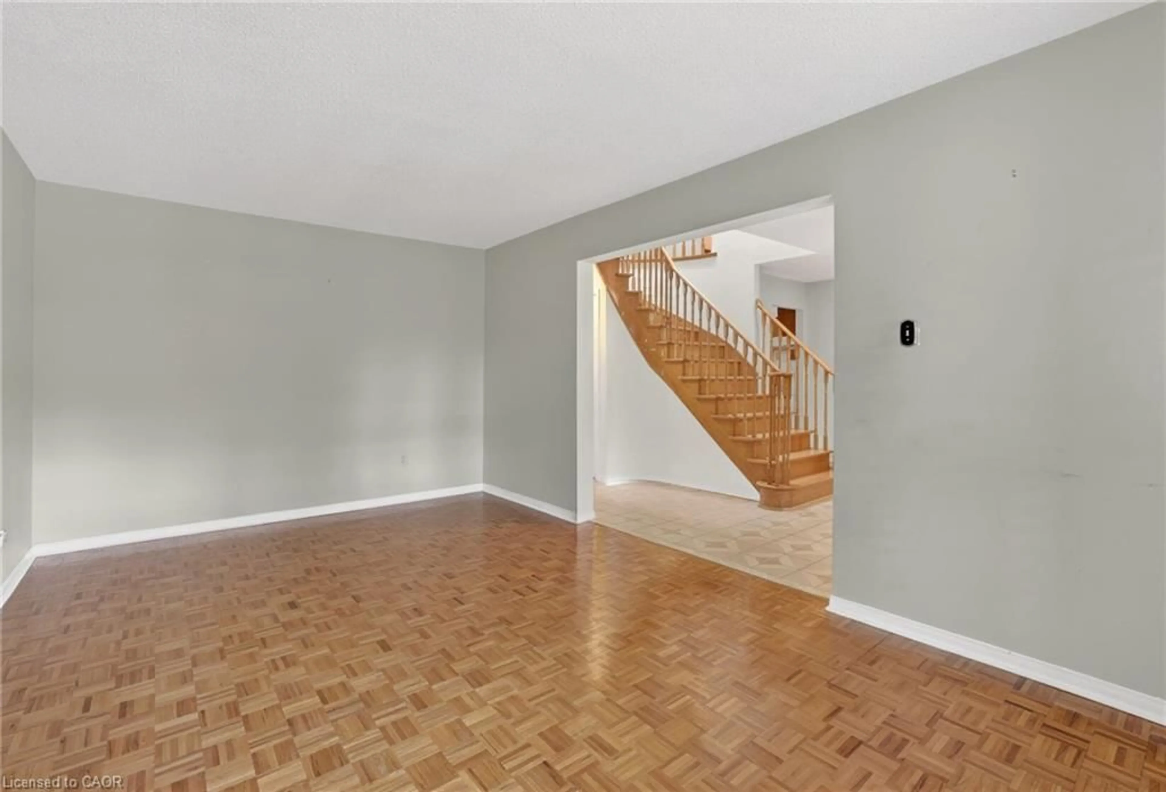 Indoor foyer for 415 Conley St, Thornhill Ontario L4J 6T3