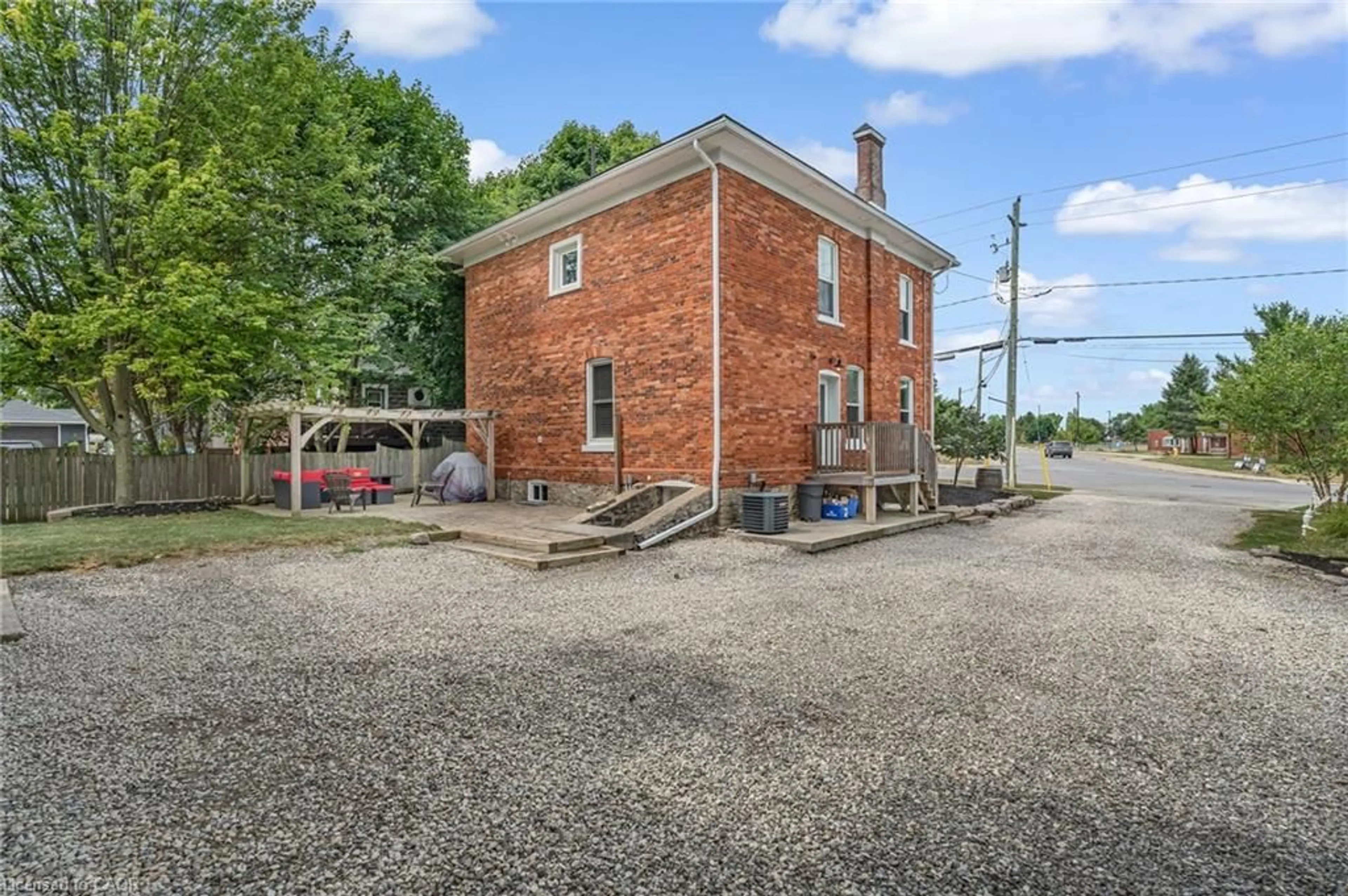 A pic from outside/outdoor area/front of a property/back of a property/a pic from drone, building for 303 Canborough St, Smithville Ontario L0R 2A0