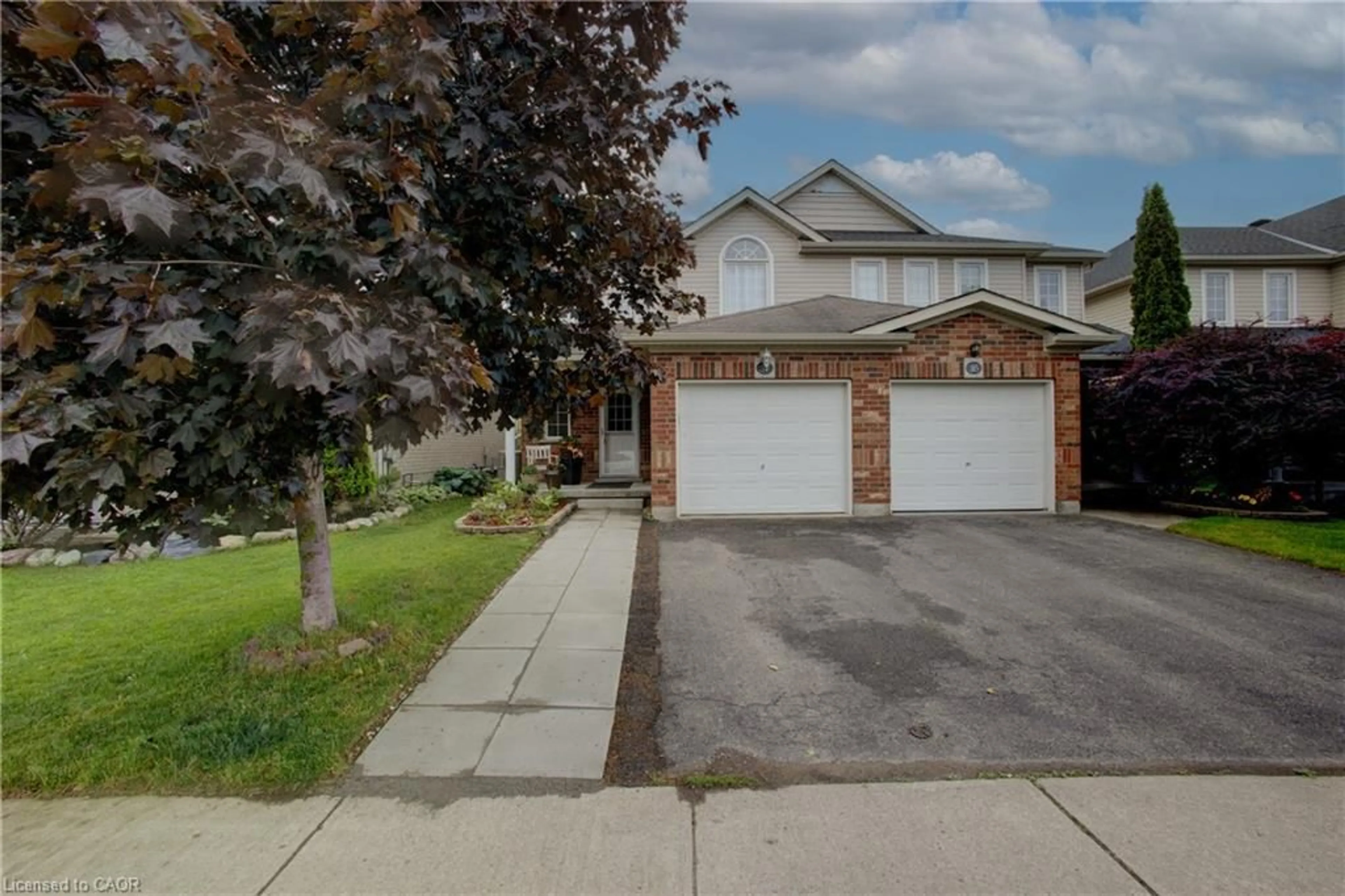 A pic from outside/outdoor area/front of a property/back of a property/a pic from drone, street for 37 Edwards St, Guelph Ontario N1E 0B8