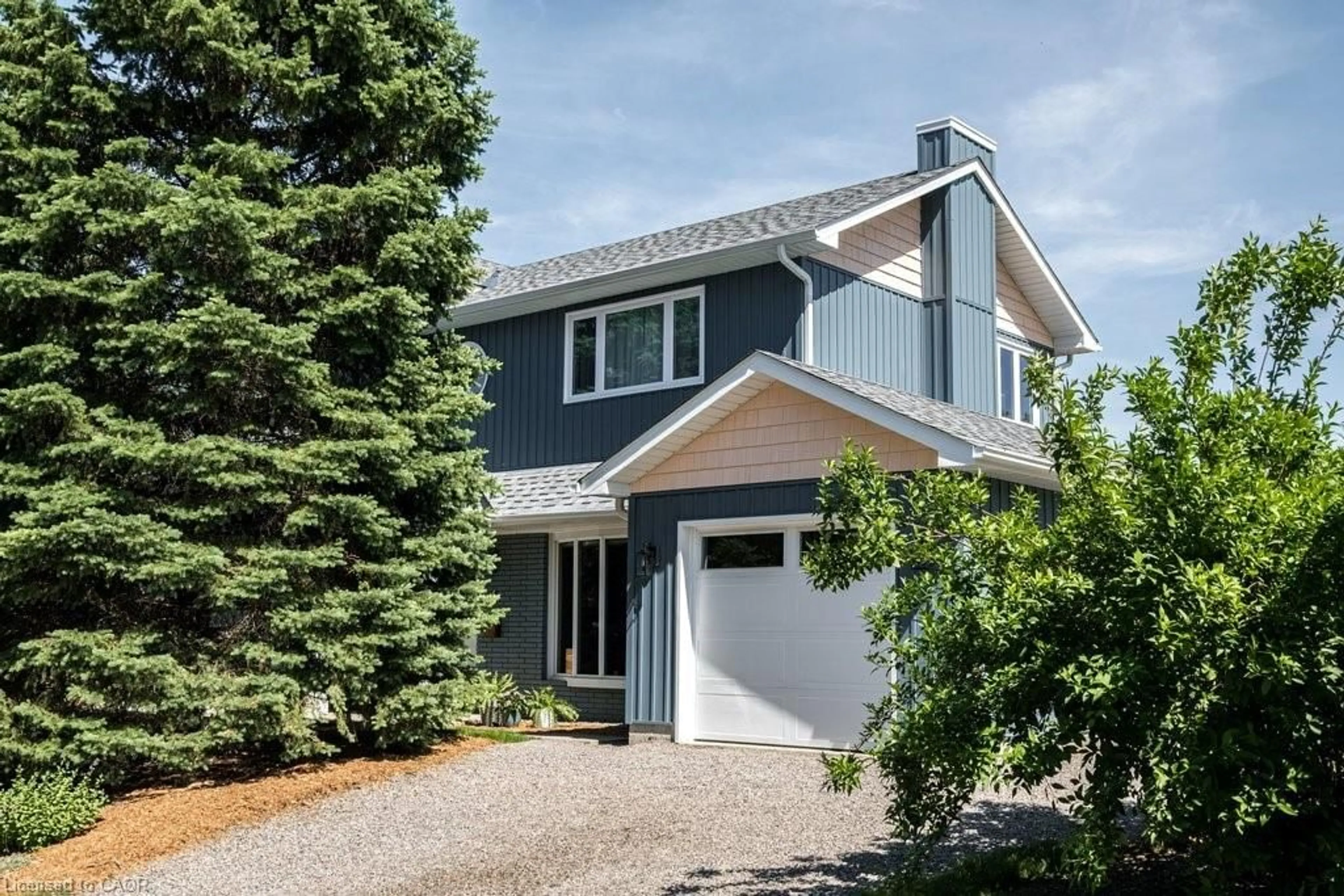 Home with vinyl exterior material, street for 6 Skyline Dr, Dundas Ontario L9H 3S2