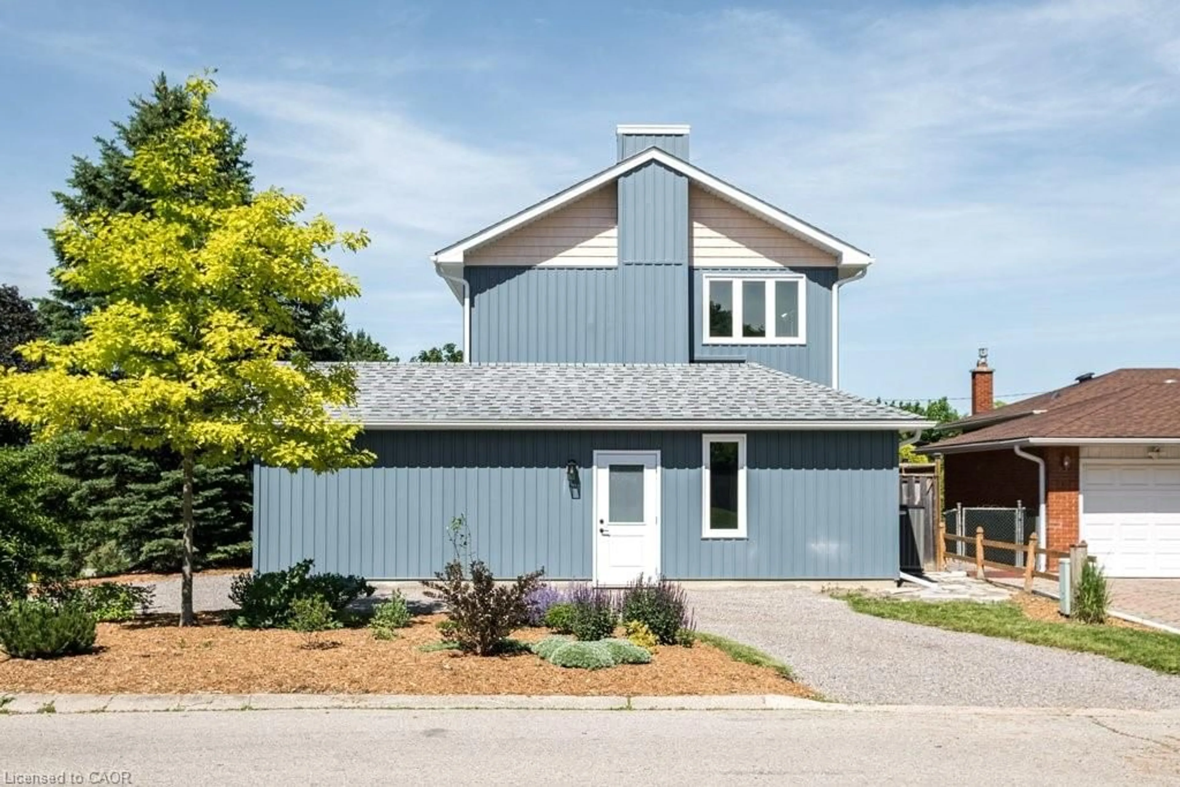 Home with vinyl exterior material, street for 6 Skyline Dr, Dundas Ontario L9H 3S2
