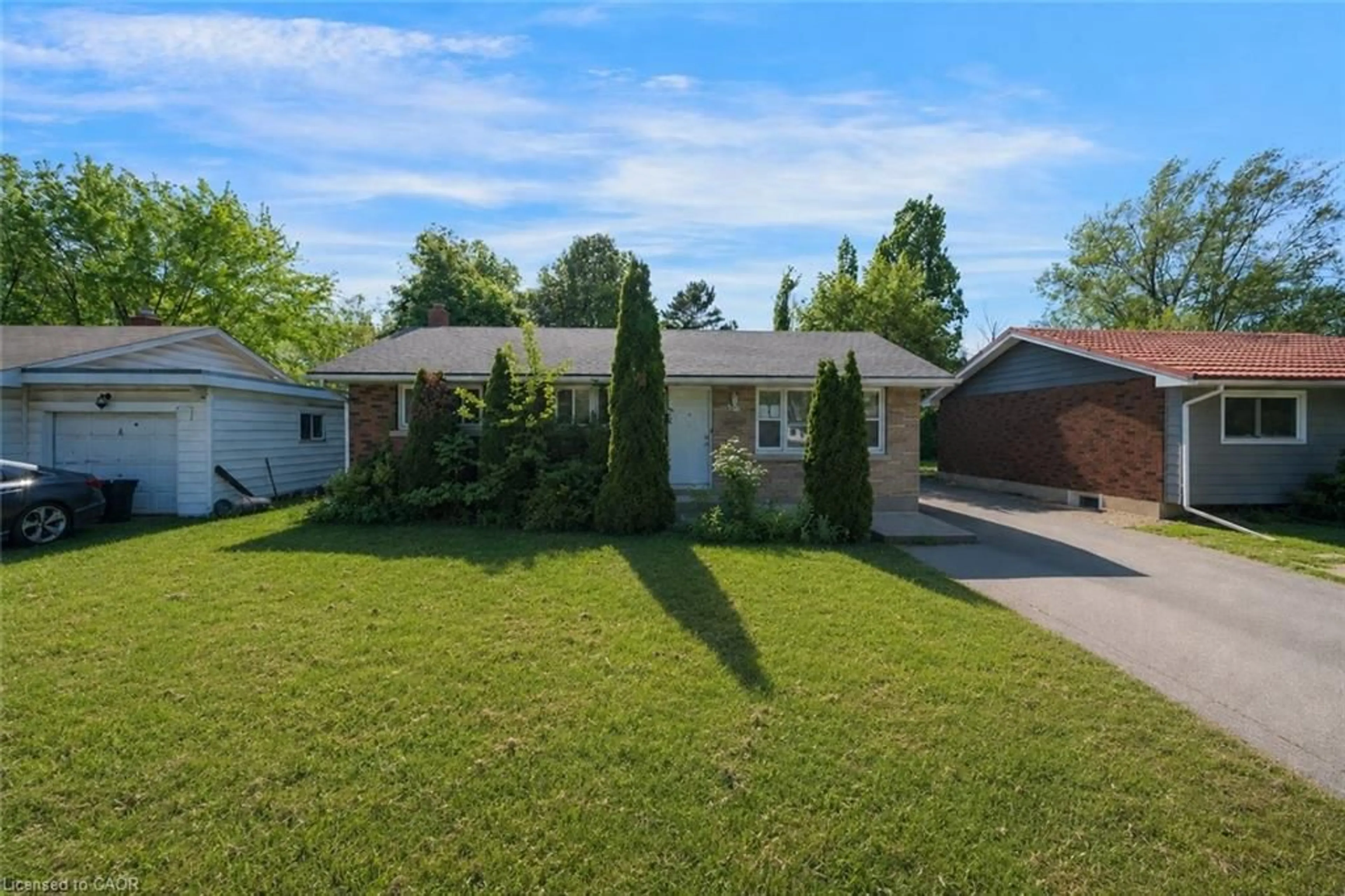 A pic from outside/outdoor area/front of a property/back of a property/a pic from drone, street for 84 Jacobson Ave, St. Catharines Ontario L2T 3A3