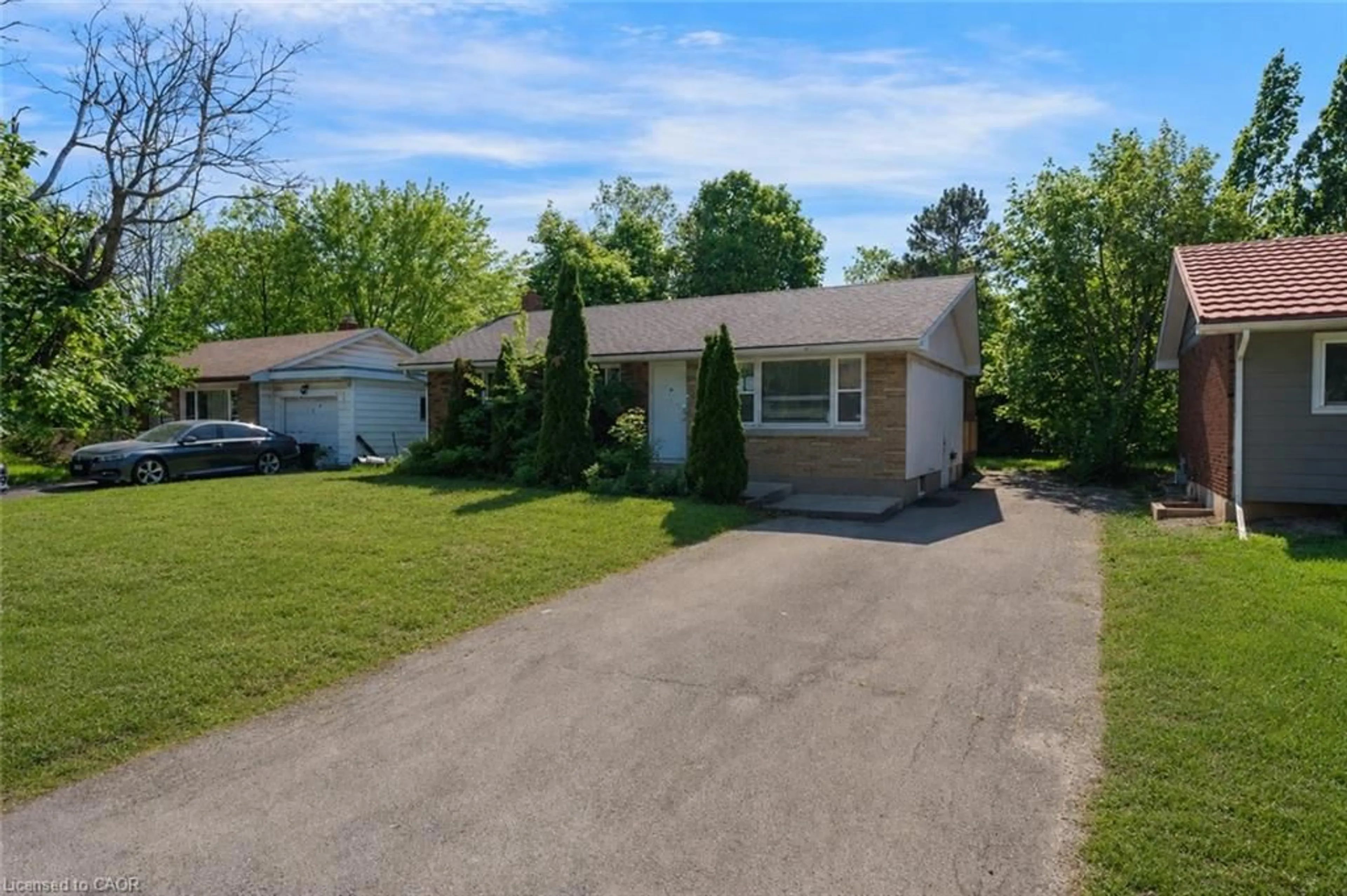 A pic from outside/outdoor area/front of a property/back of a property/a pic from drone, street for 84 Jacobson Ave, St. Catharines Ontario L2T 3A3