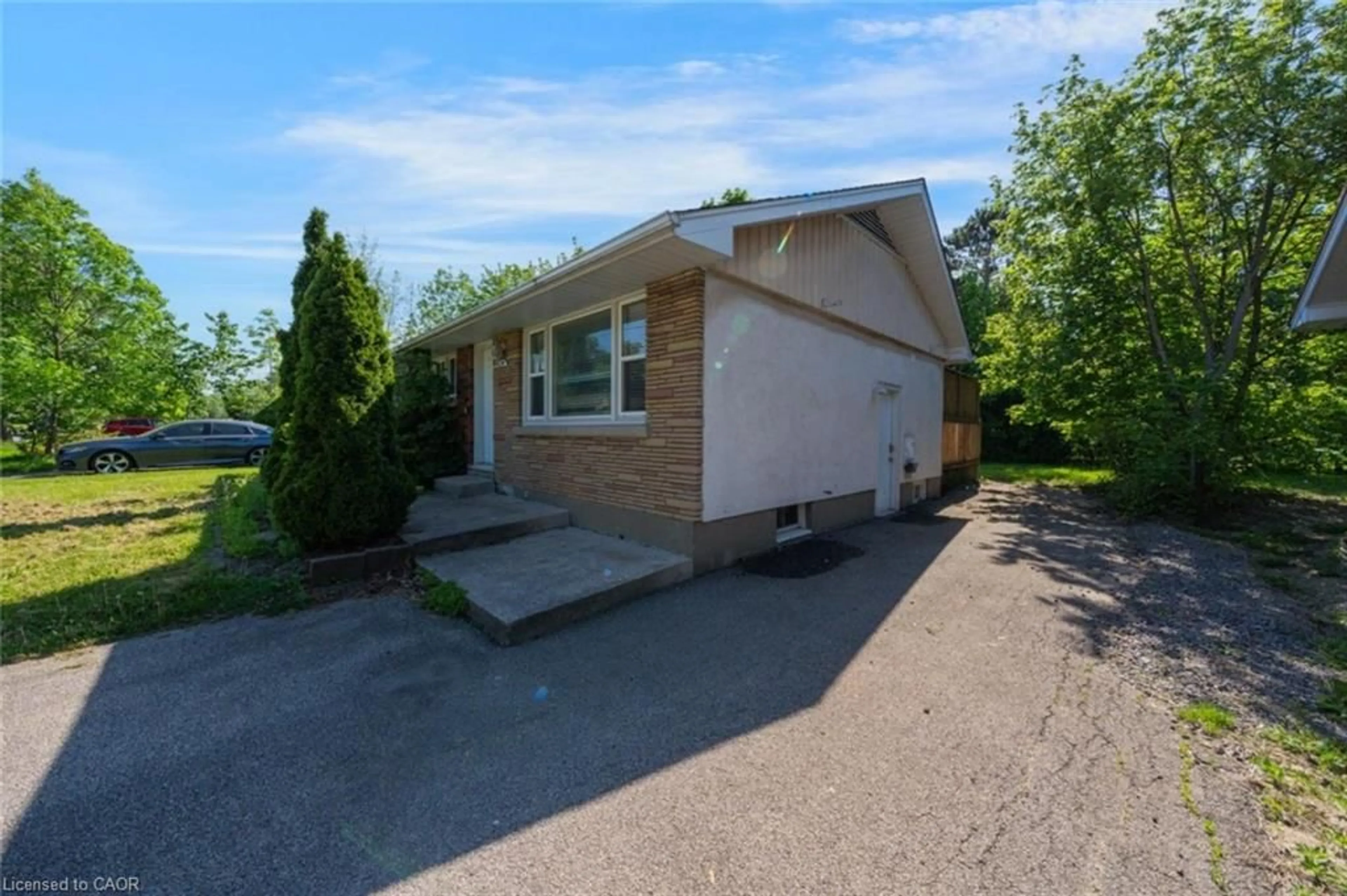 Unknown for 84 Jacobson Ave, St. Catharines Ontario L2T 3A3