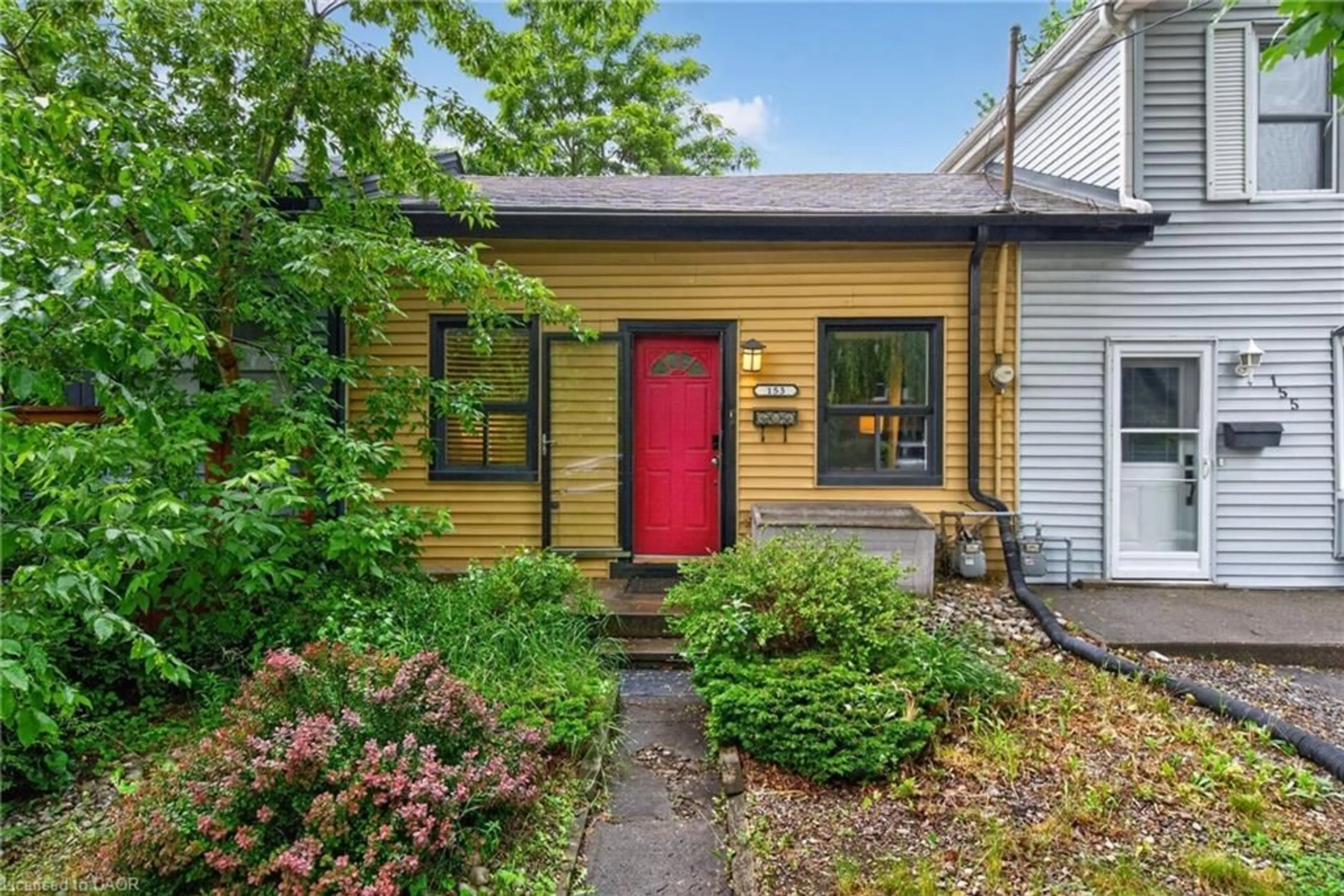 Home with vinyl exterior material, street for 153 Ferrie St, Hamilton Ontario L8L 3T4