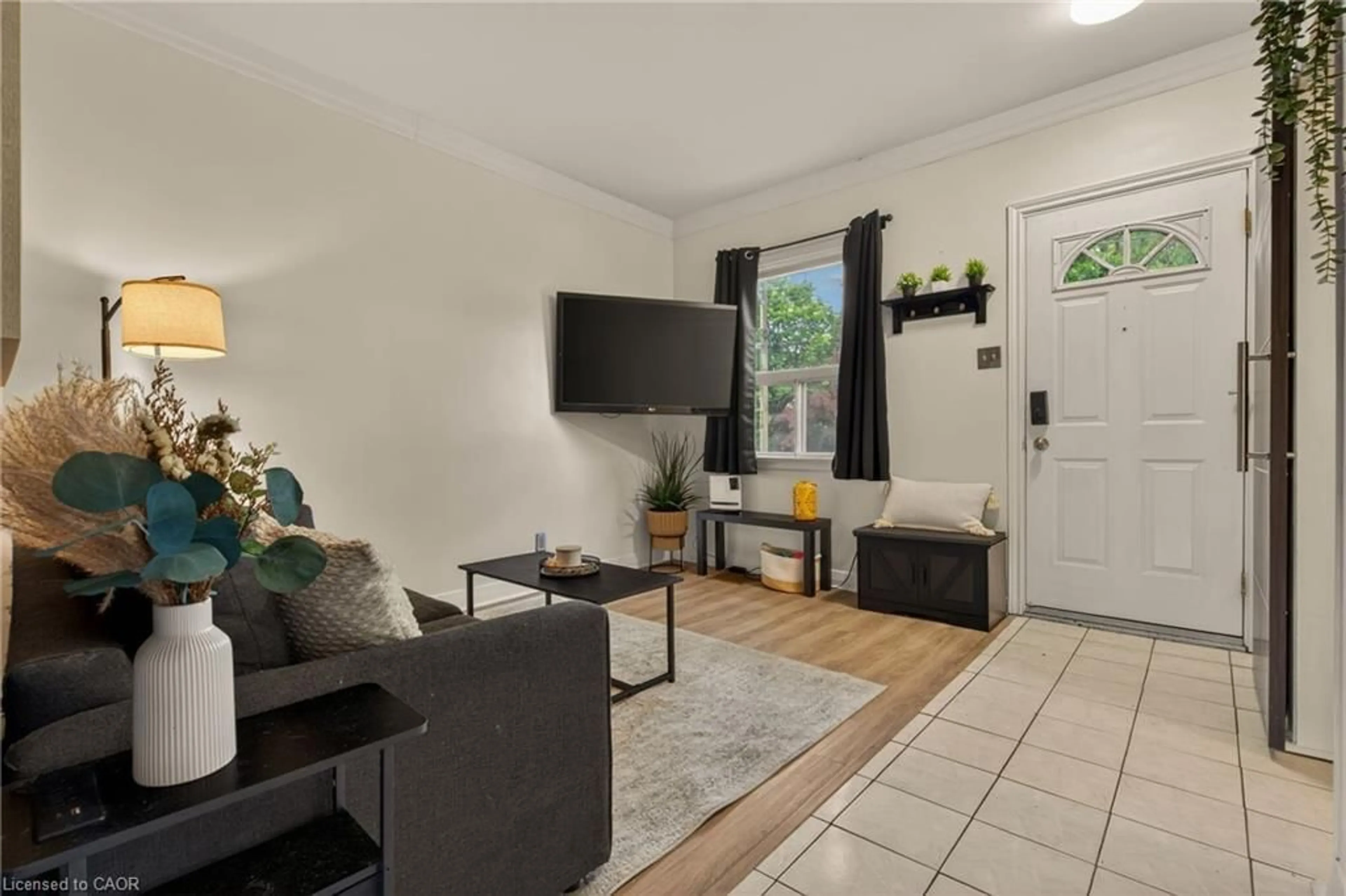 Living room with furniture, unknown for 153 Ferrie St, Hamilton Ontario L8L 3T4
