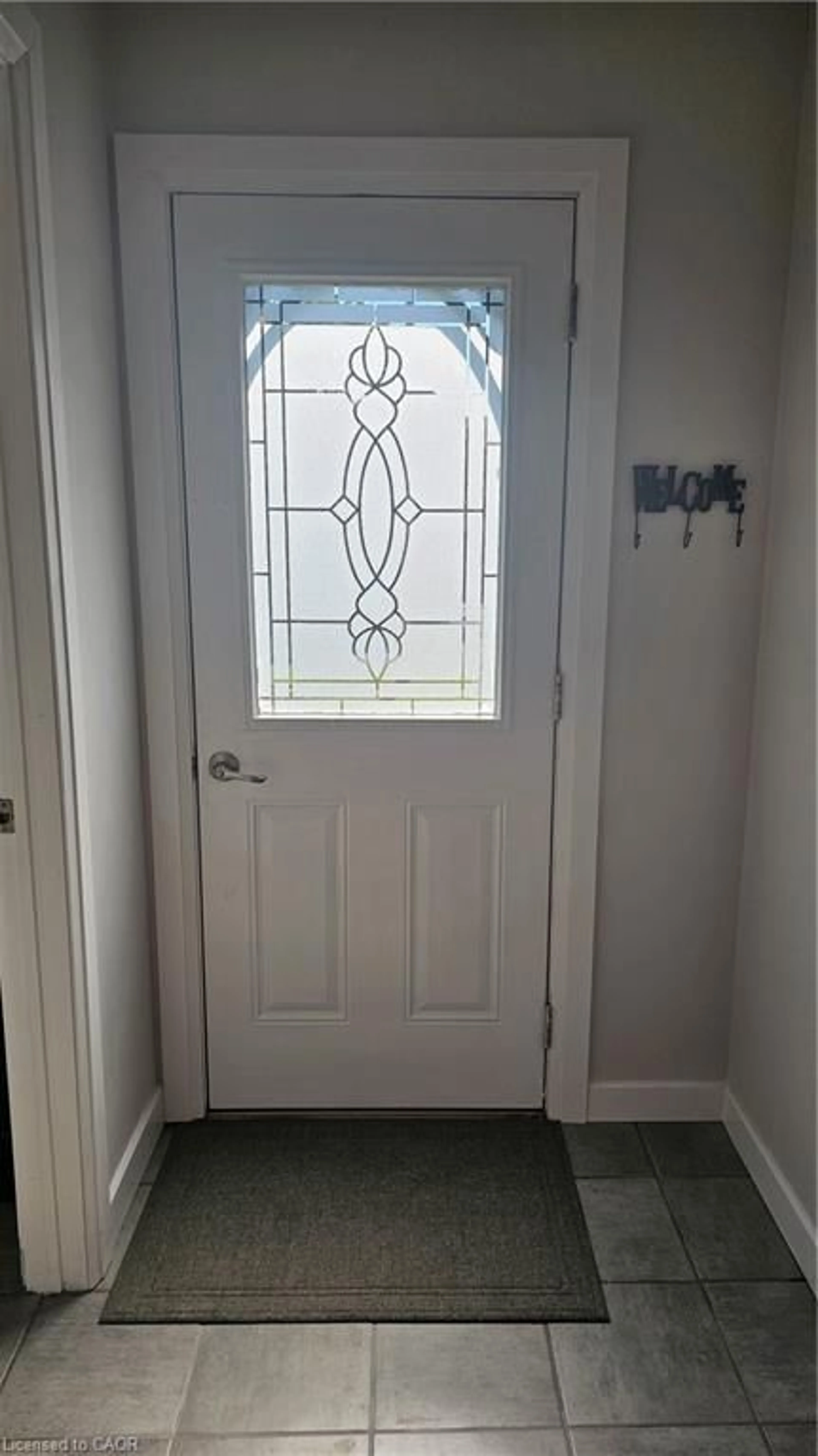 Indoor entryway for 4 Parkside Dr, Paris Ontario N3L 3S7