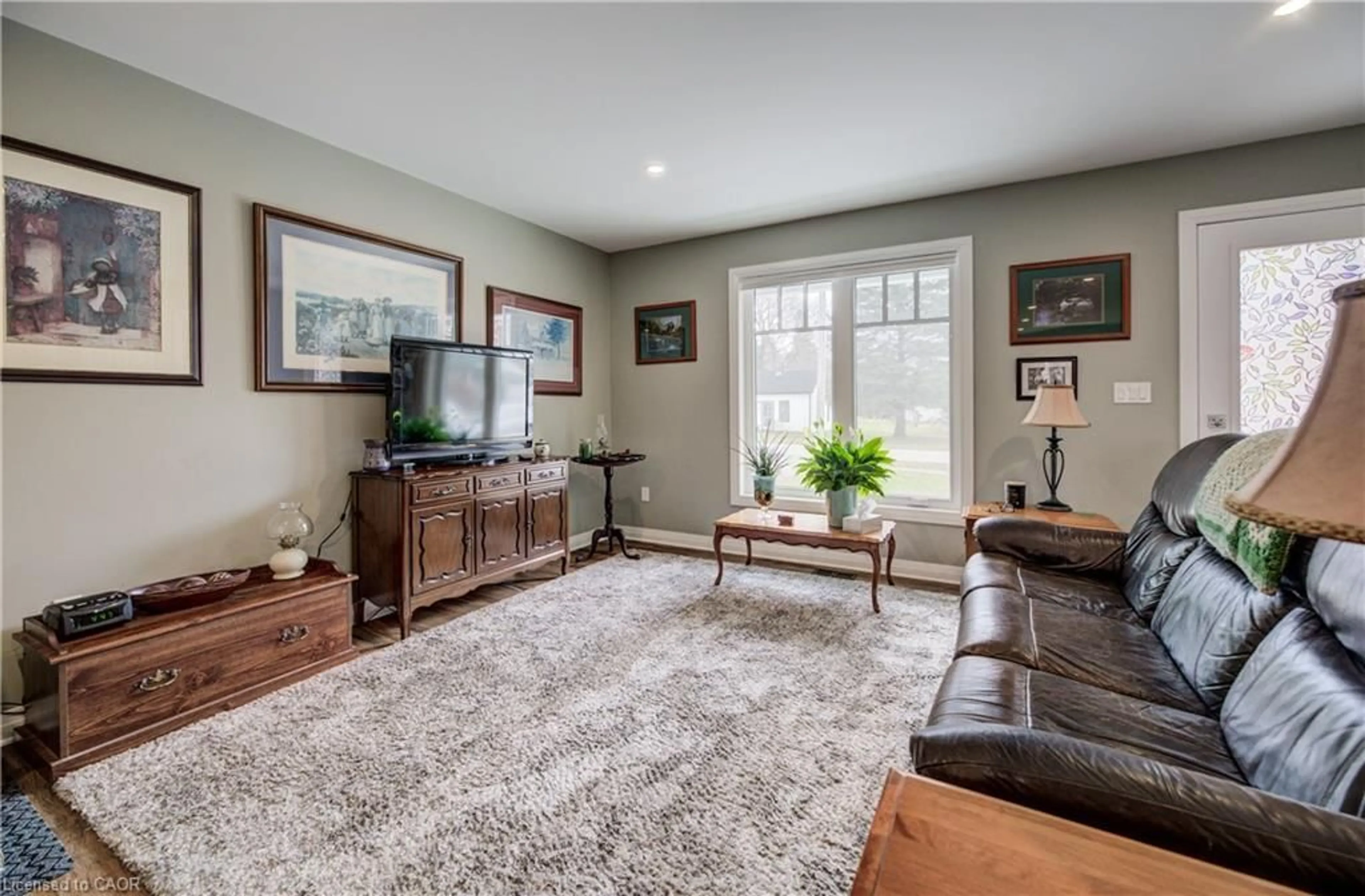 Living room with furniture, carpet floor for 10 Mill St, Otterville Ontario N0J 1R0