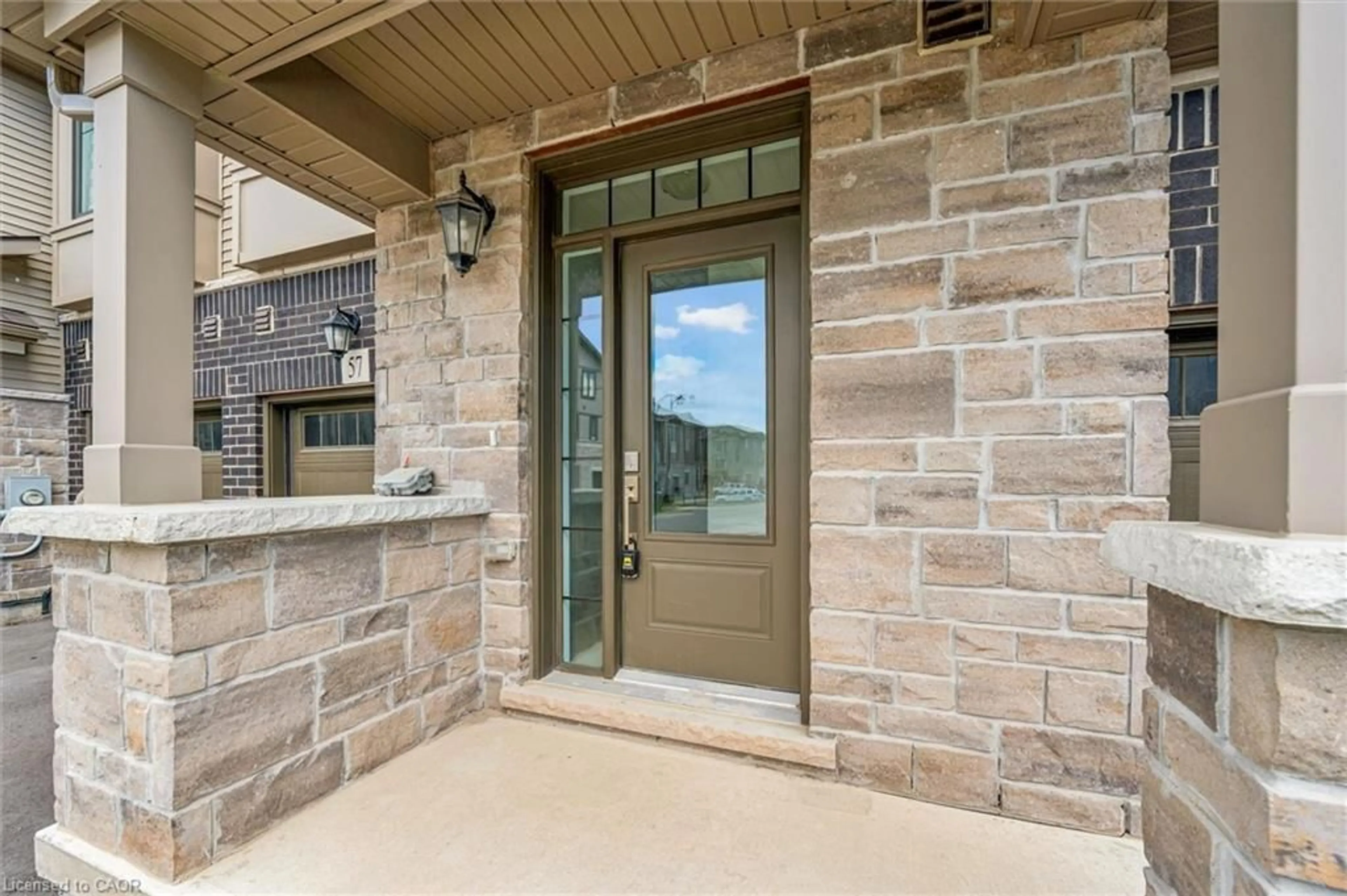 Indoor entryway for 100 Hollywood Crt #57, Cambridge Ontario N1R 0C5