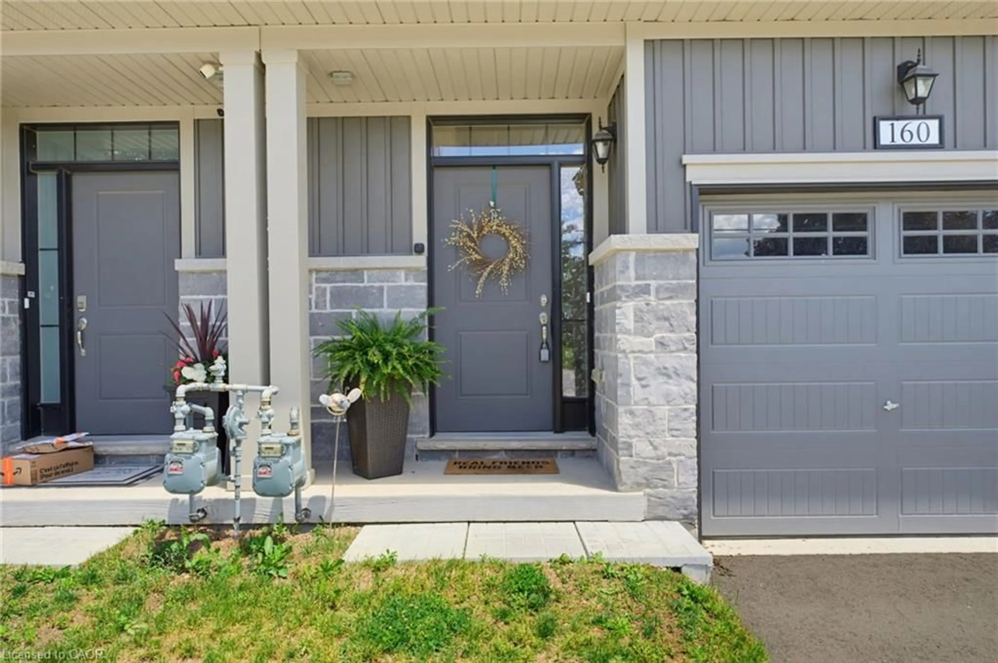 Indoor entryway for 160 Middleton St, Thamesford Ontario N0M 2M0