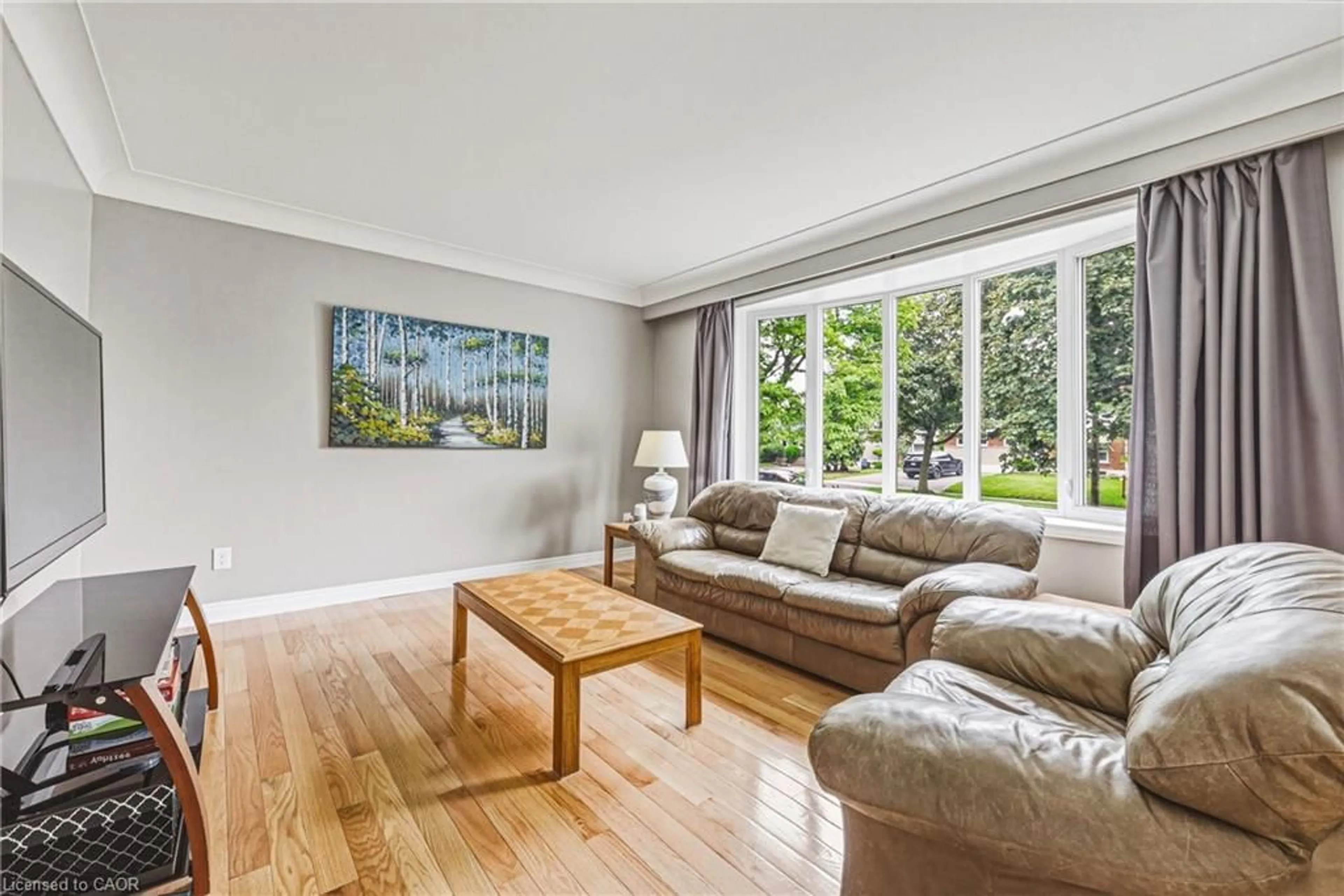 Living room with furniture, wood/laminate floor for 1208 Homewood Dr, Burlington Ontario L7P 2M4