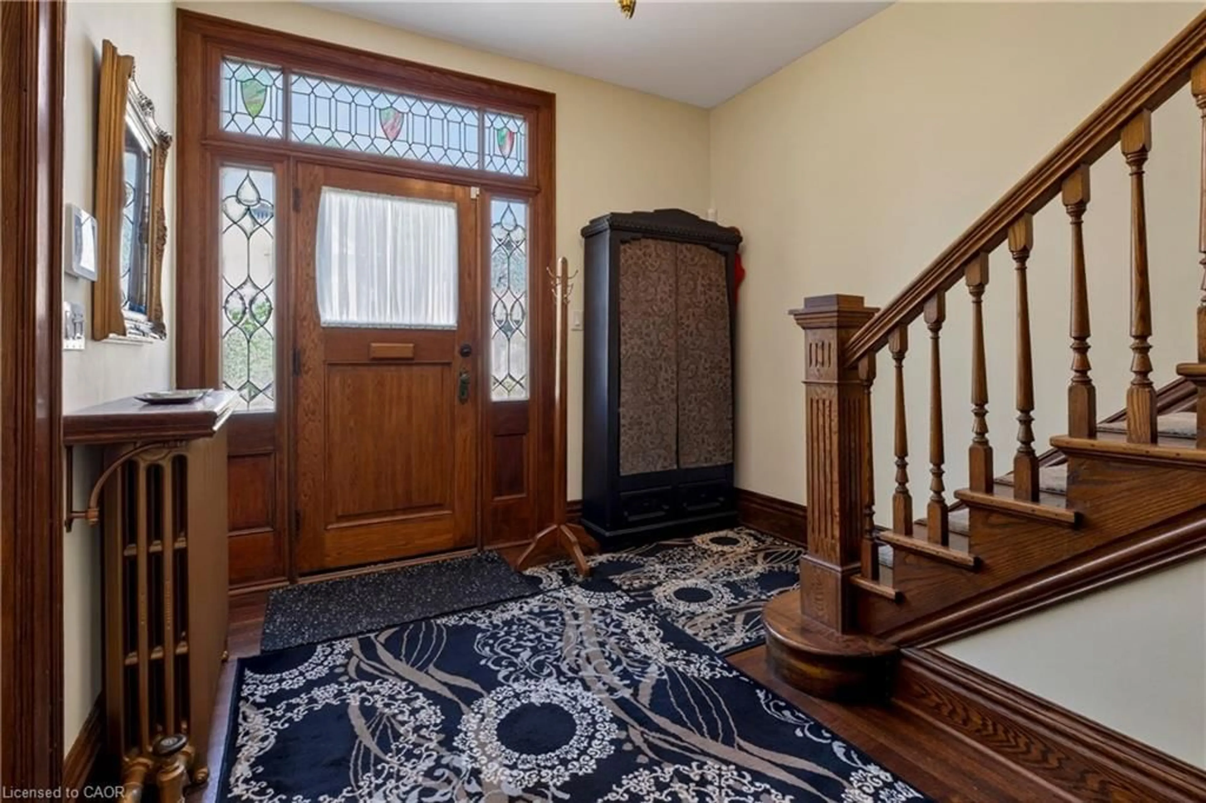 Indoor foyer for 31 Spruceside Ave, Hamilton Ontario L8P 3Y2
