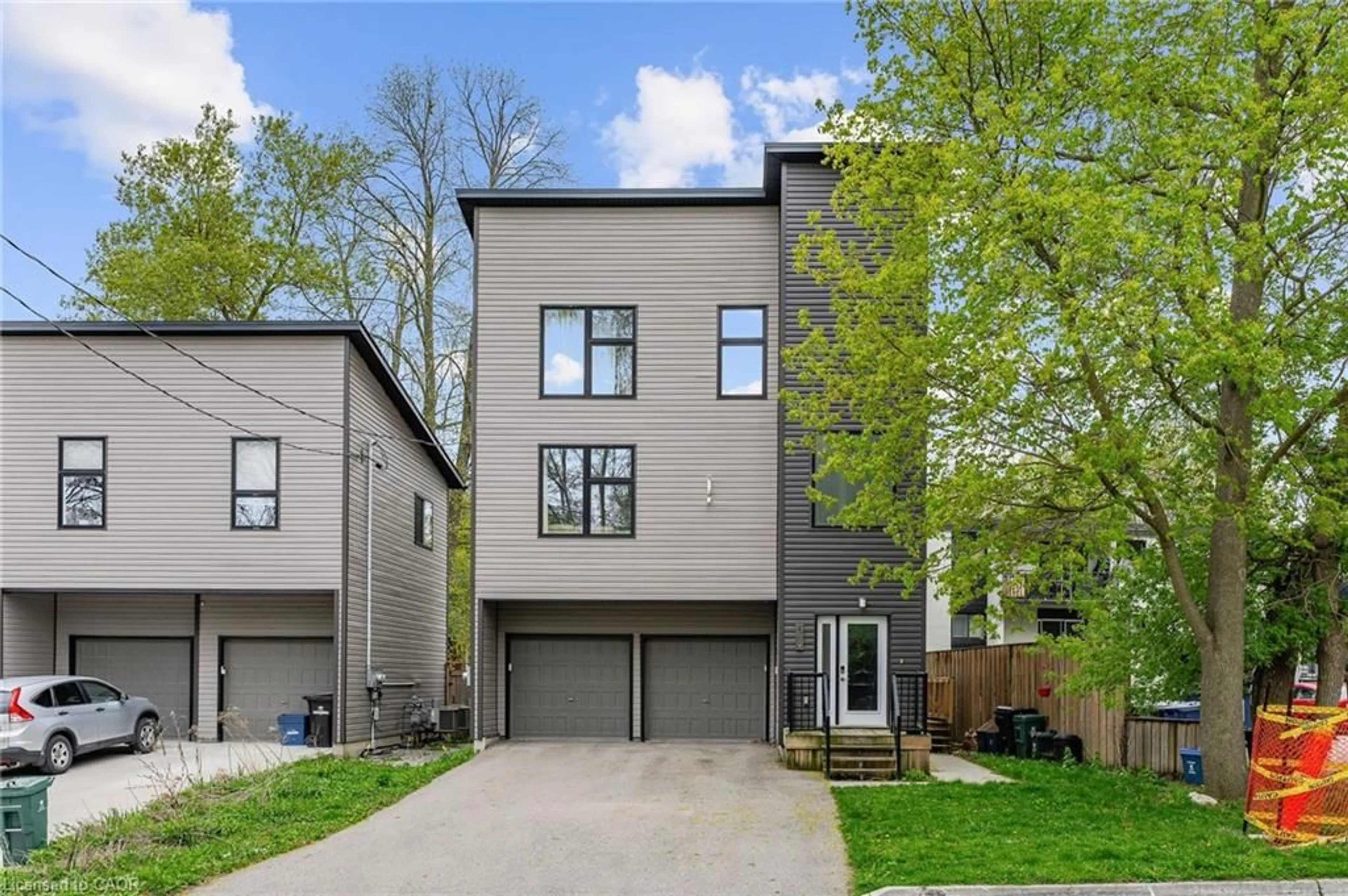 Home with brick exterior material, street for 519 Duke St, Kitchener Ontario N2H 3Y7
