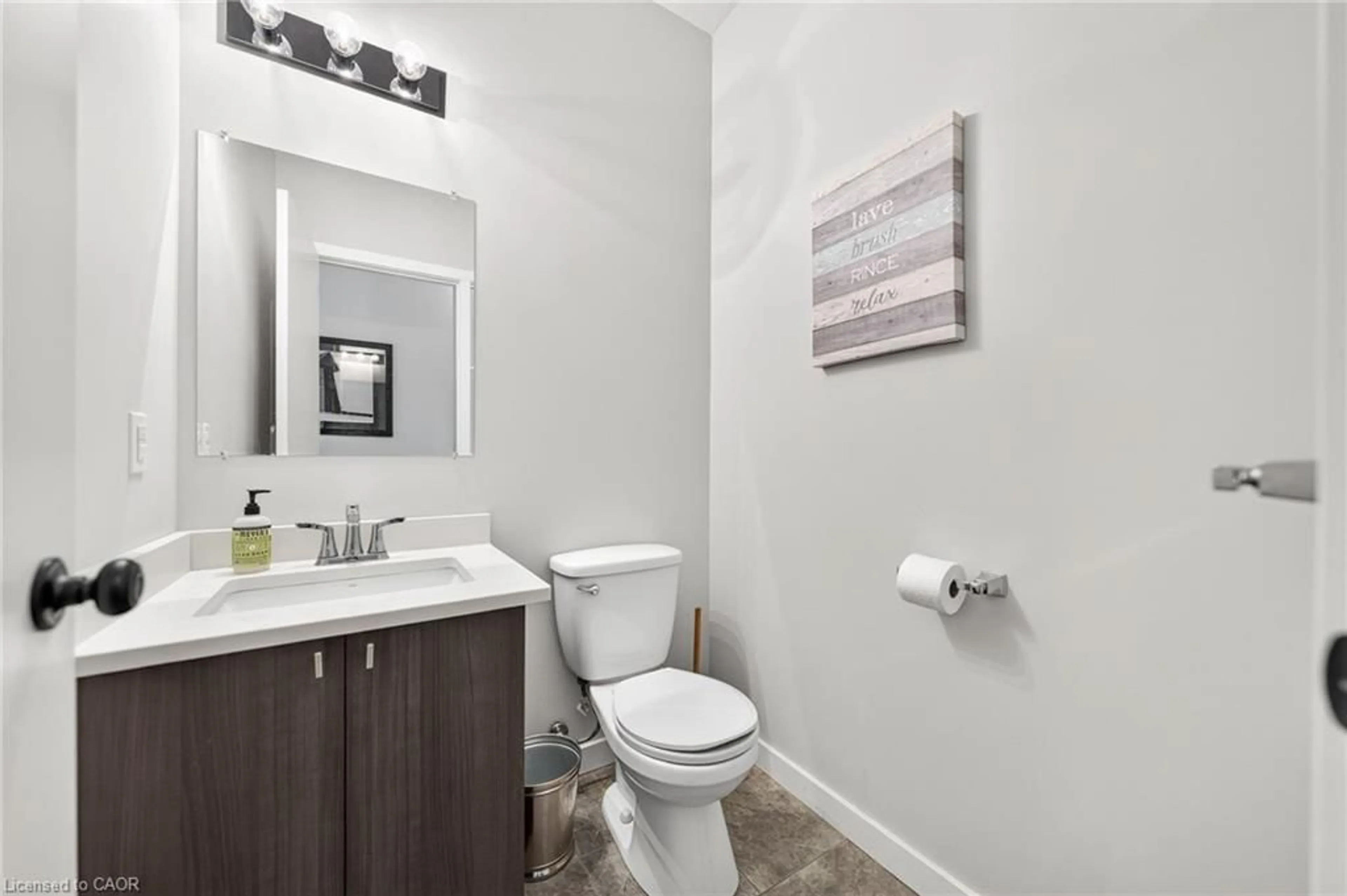 Standard bathroom, ceramic/tile floor for 519 Duke St, Kitchener Ontario N2H 3Y7