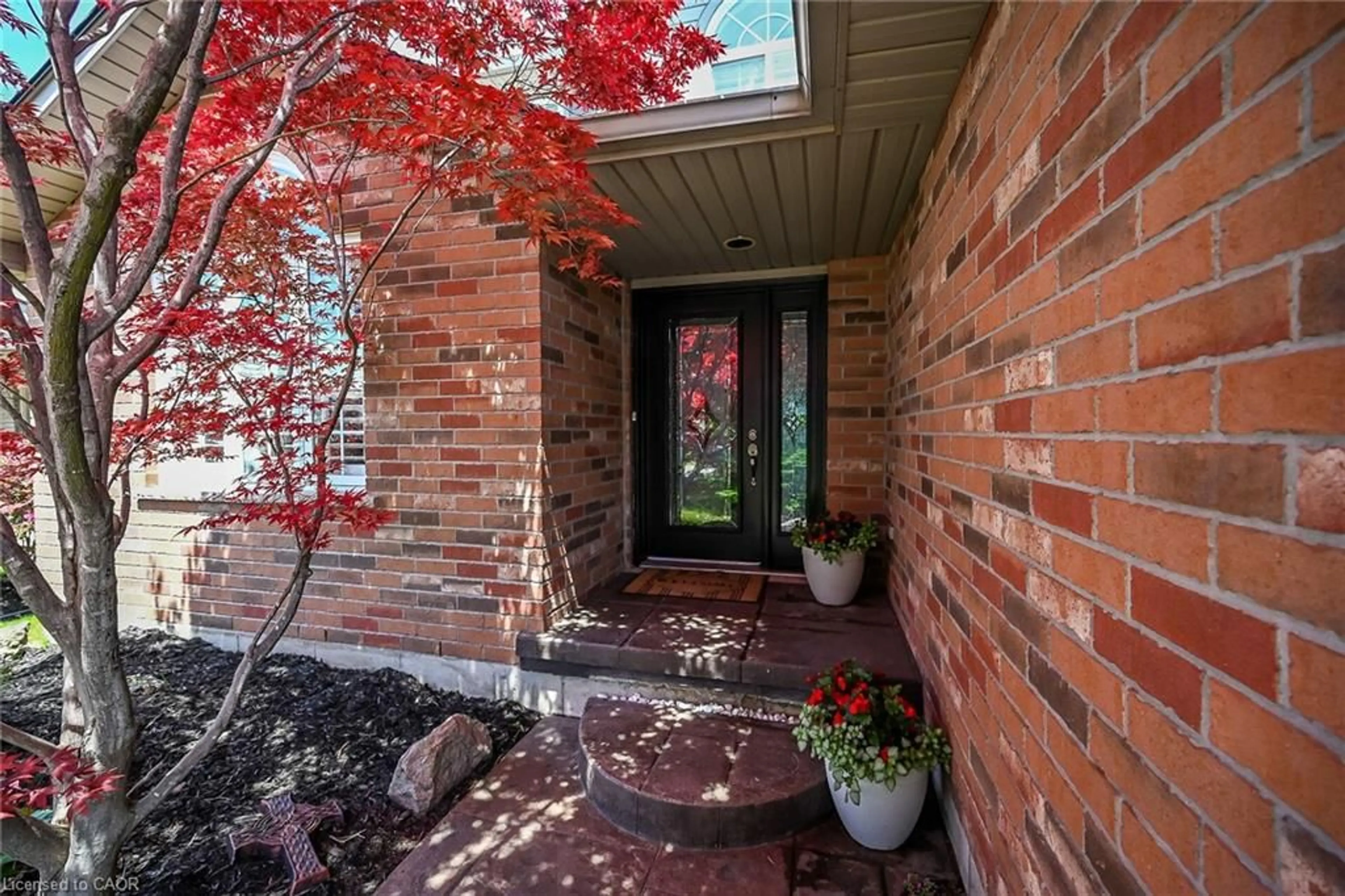 Home with brick exterior material, street for 60 Dunrobin Dr, Caledonia Ontario N3W 2N7