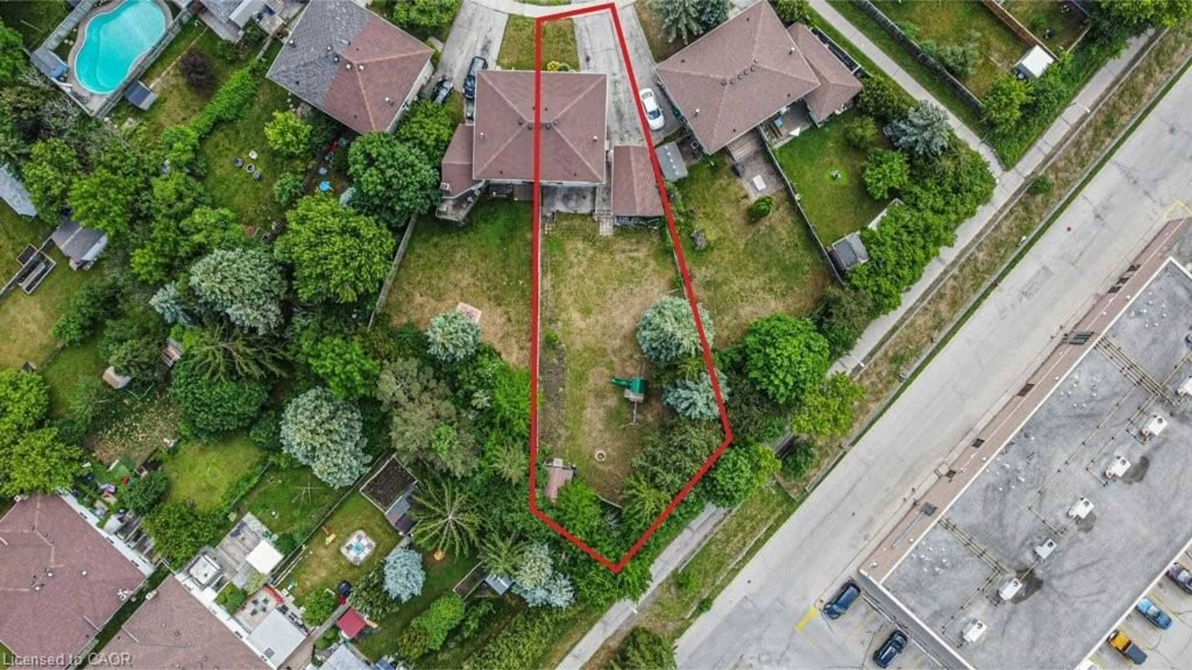 A pic from outside/outdoor area/front of a property/back of a property/a pic from drone, street for 68 The Country Way, Kitchener Ontario N2E 2K8