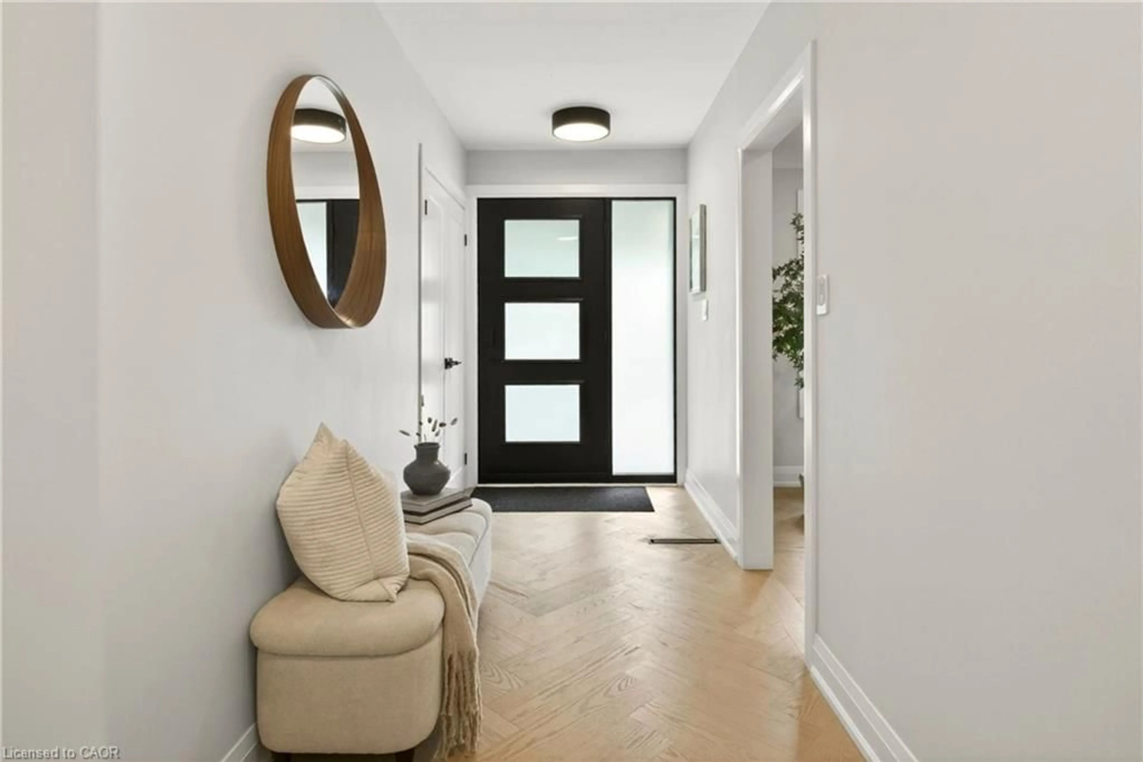 Indoor entryway for 371 Robina Rd, Ancaster Ontario L9G 2L9