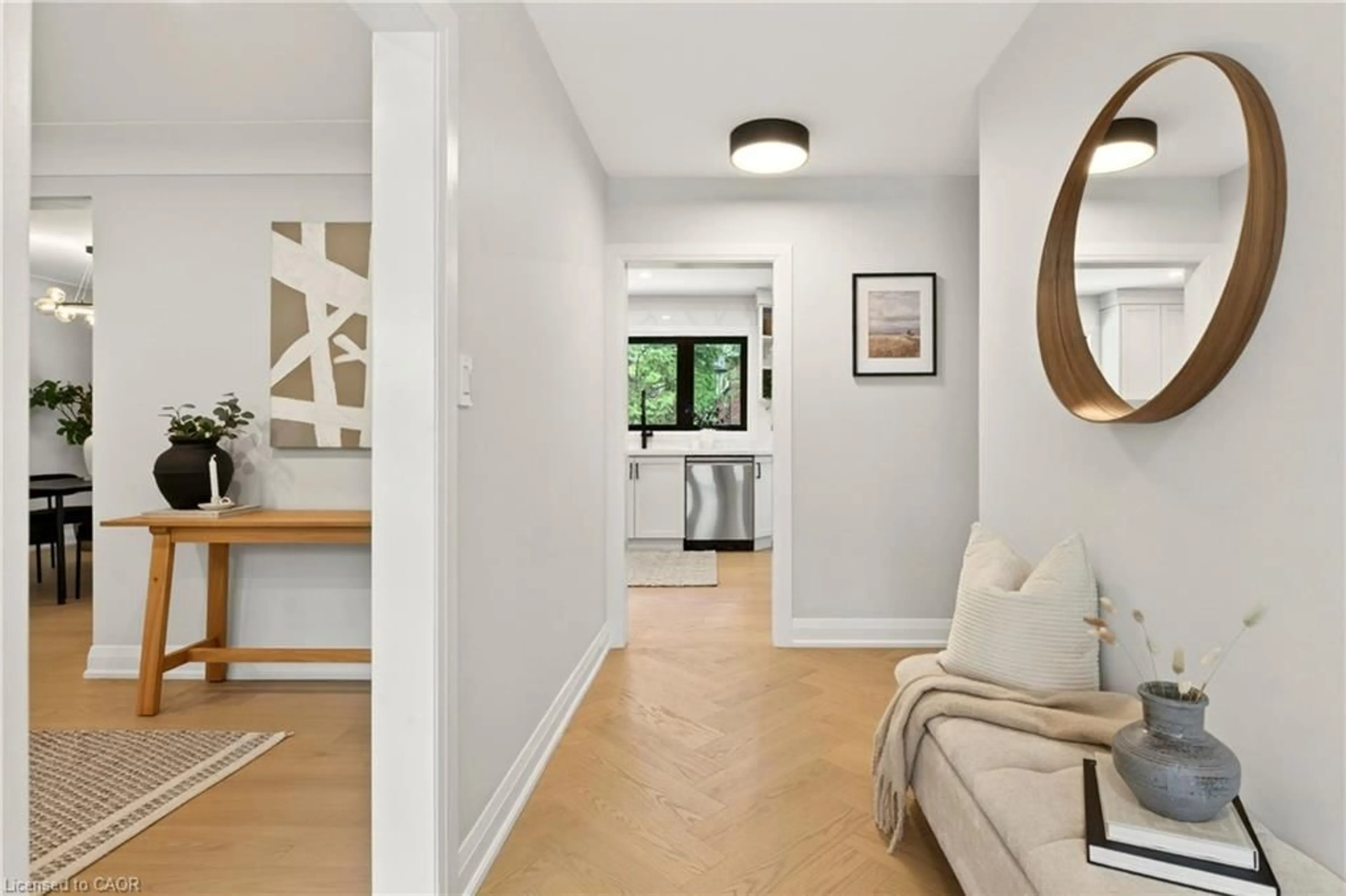 Indoor entryway for 371 Robina Rd, Ancaster Ontario L9G 2L9