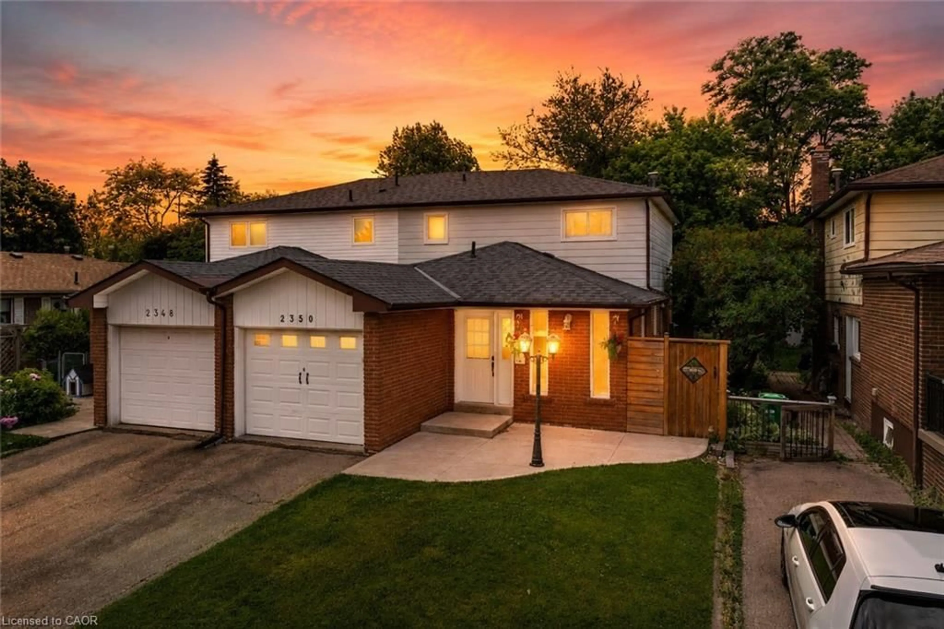 A pic from outside/outdoor area/front of a property/back of a property/a pic from drone, street for 2350 Gareth Rd, Mississauga Ontario L5B 1Z5