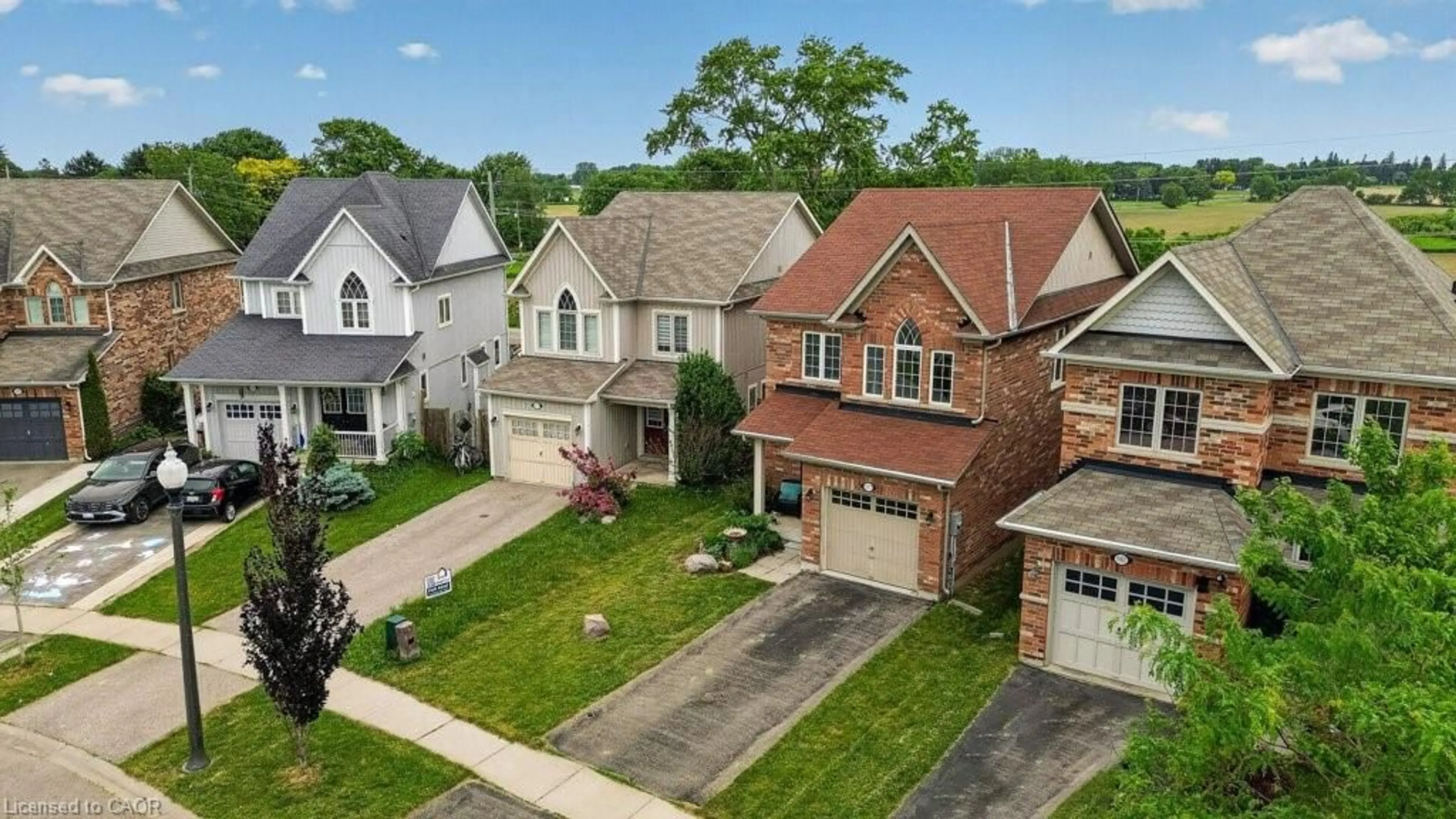 A pic from outside/outdoor area/front of a property/back of a property/a pic from drone, street for 557 Baldwin Cres, Woodstock Ontario N4T 0G4