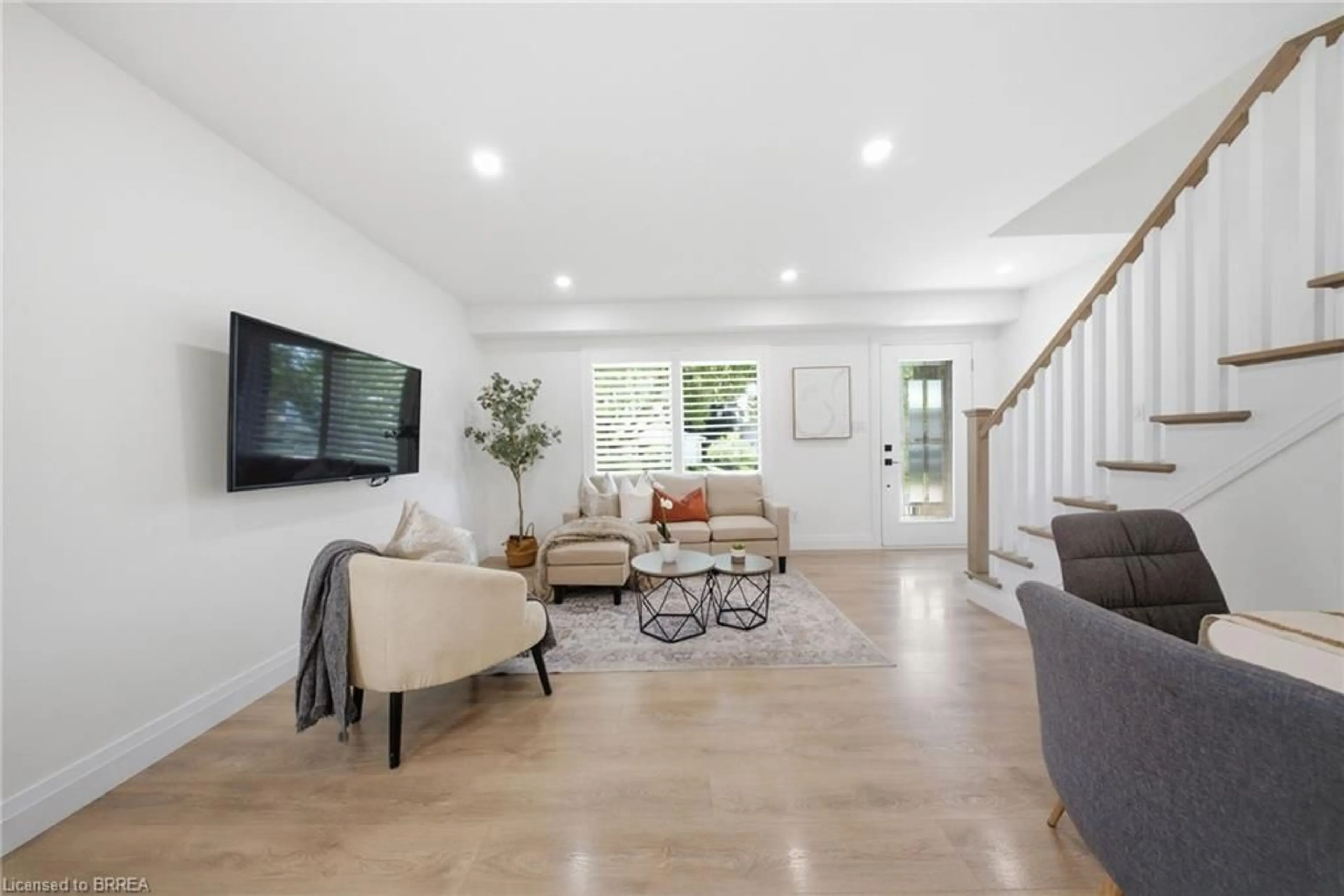 Living room with furniture, unknown for 21 Sandy Row, Brantford Ontario N3T 5Z3