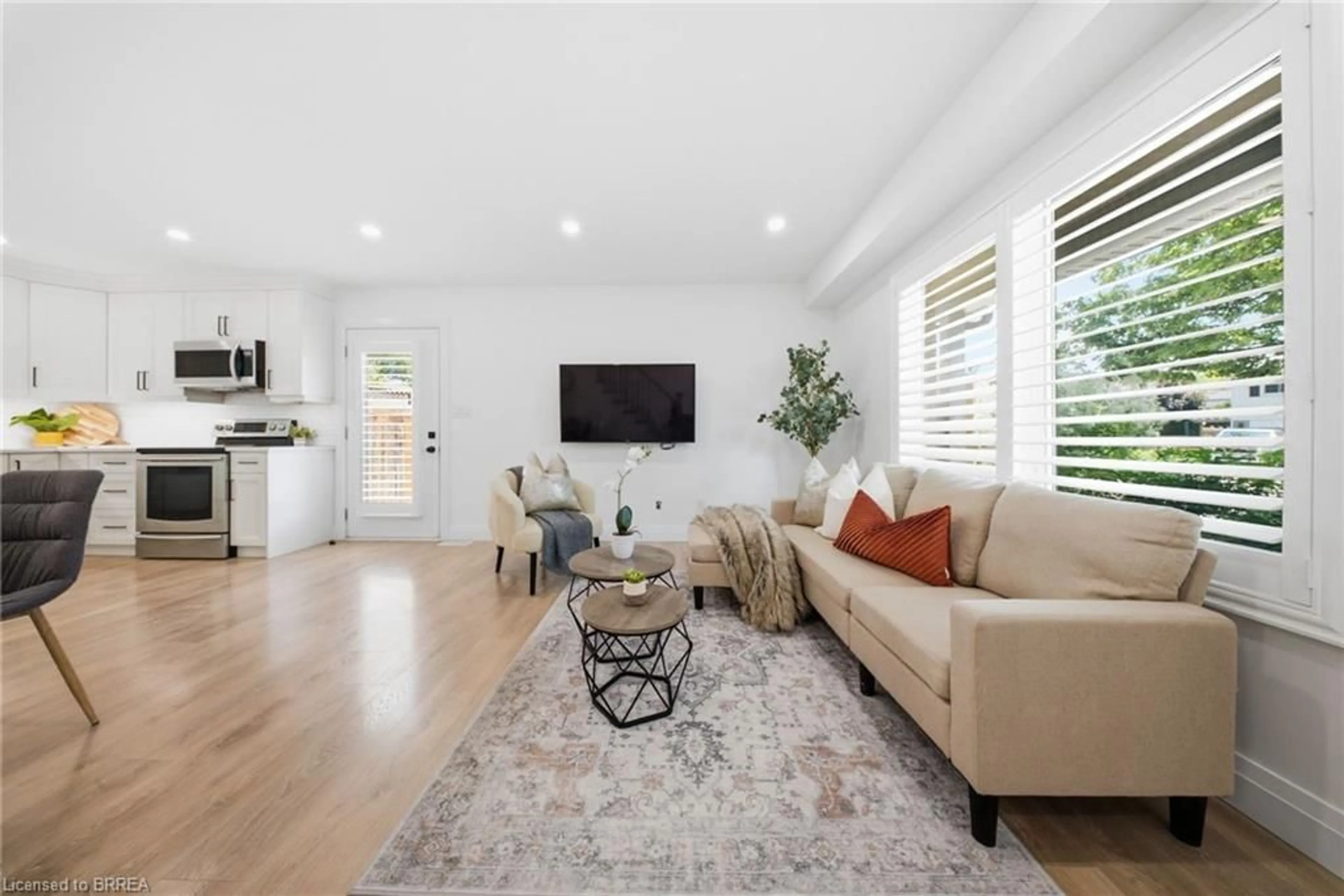 Living room with furniture, unknown for 21 Sandy Row, Brantford Ontario N3T 5Z3