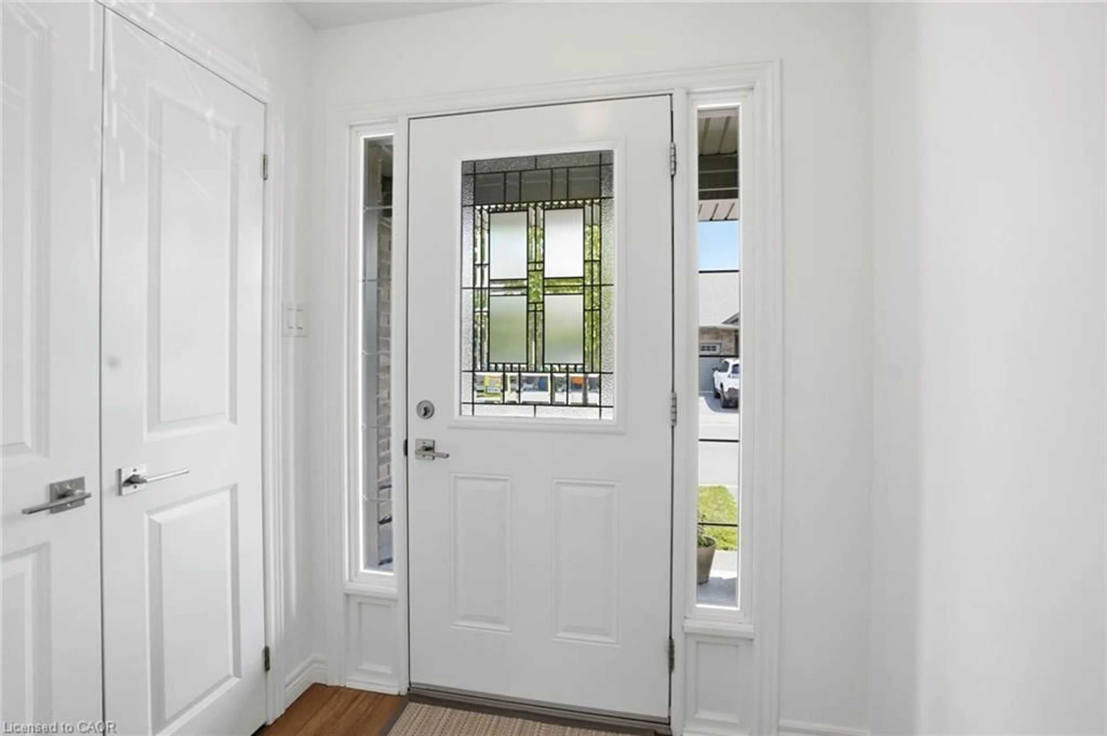 Indoor entryway for 29 Schuyler St #2, Paris Ontario N3L 0J2