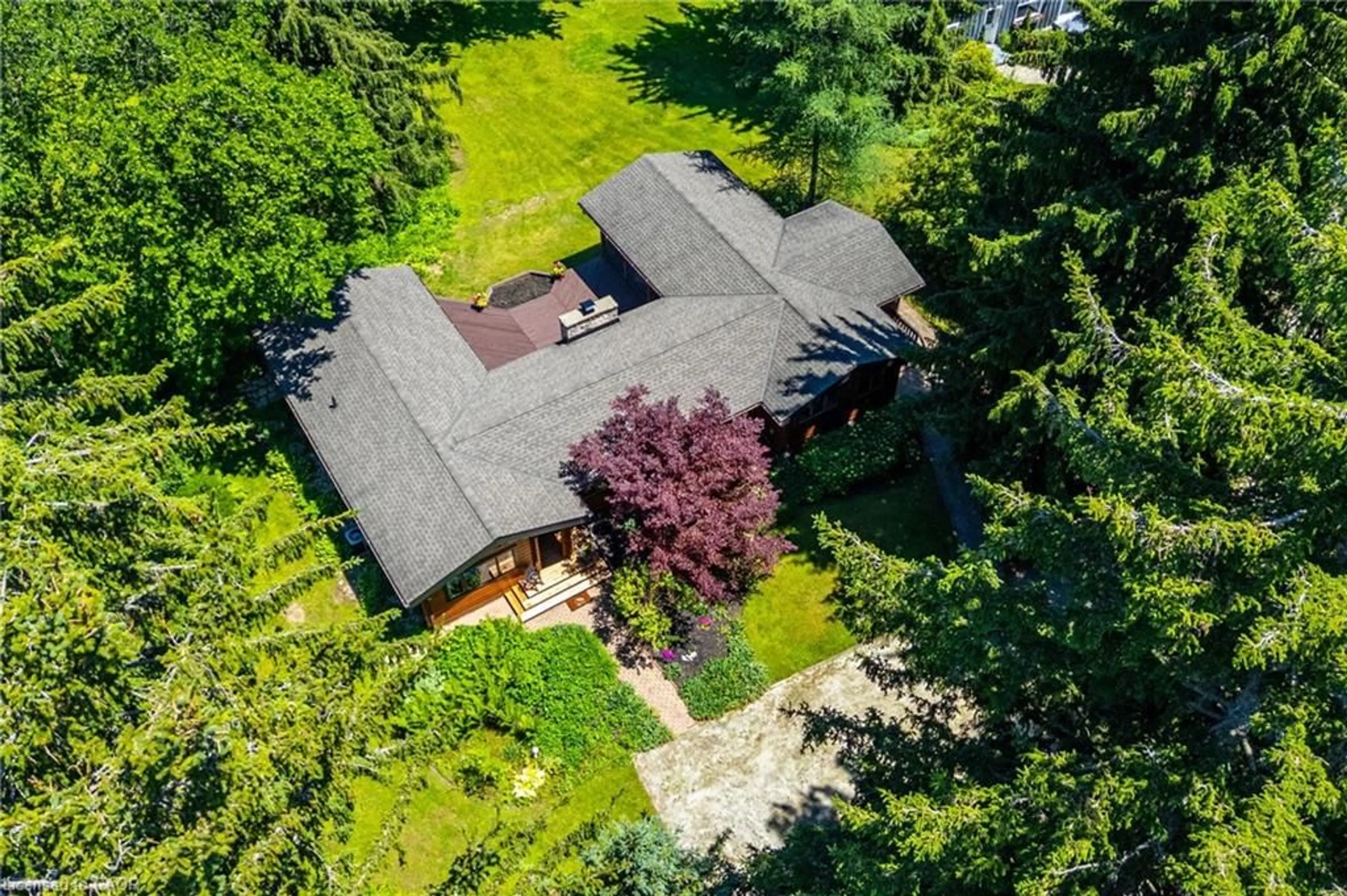 A pic from outside/outdoor area/front of a property/back of a property/a pic from drone, unknown for 19 Confederation St, Glen Williams Ontario L7G 3R4
