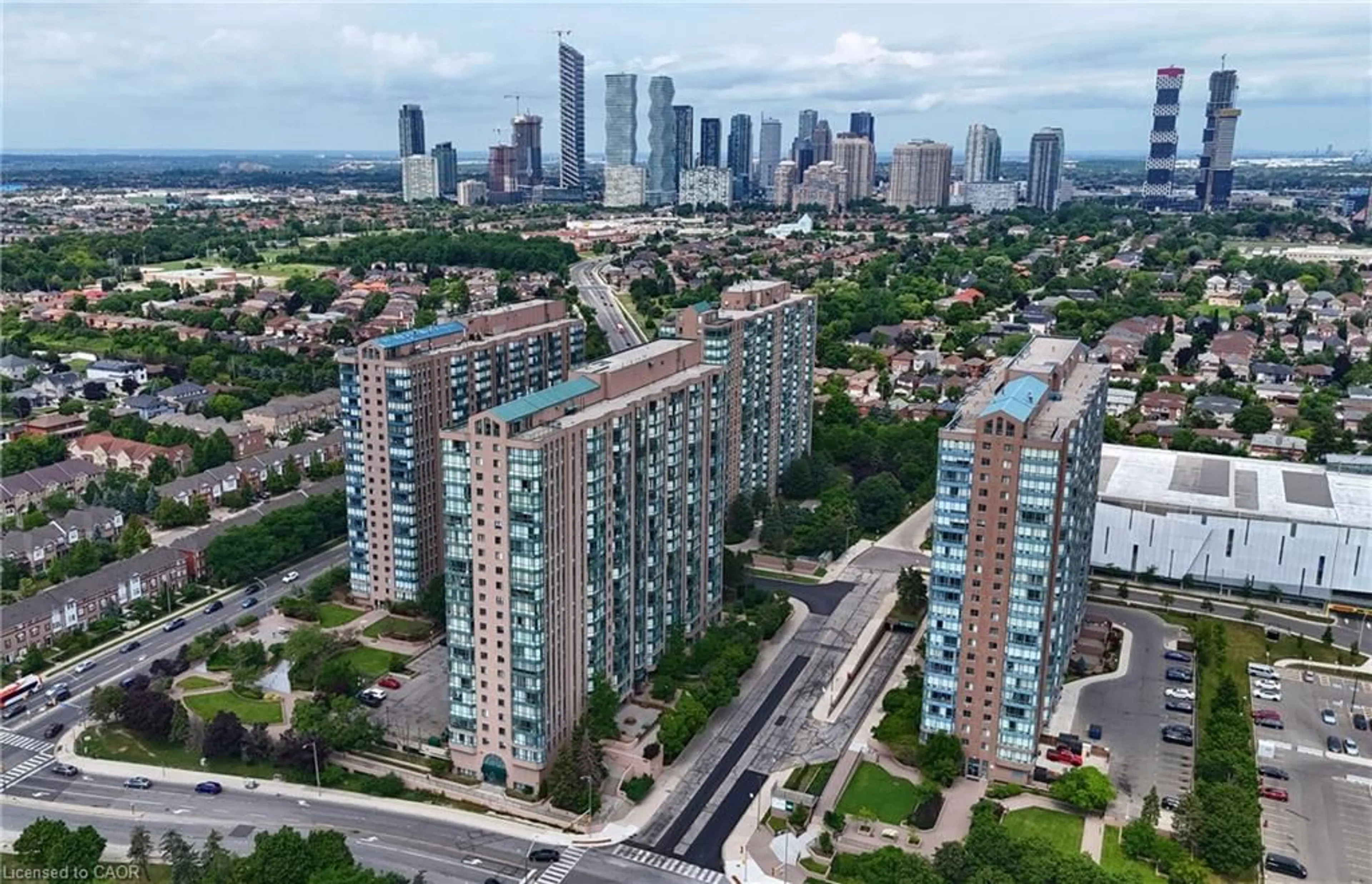 A pic from outside/outdoor area/front of a property/back of a property/a pic from drone, city buildings view from balcony for 145 Hillcrest Ave #1003, Mississauga Ontario L5B 3Z1
