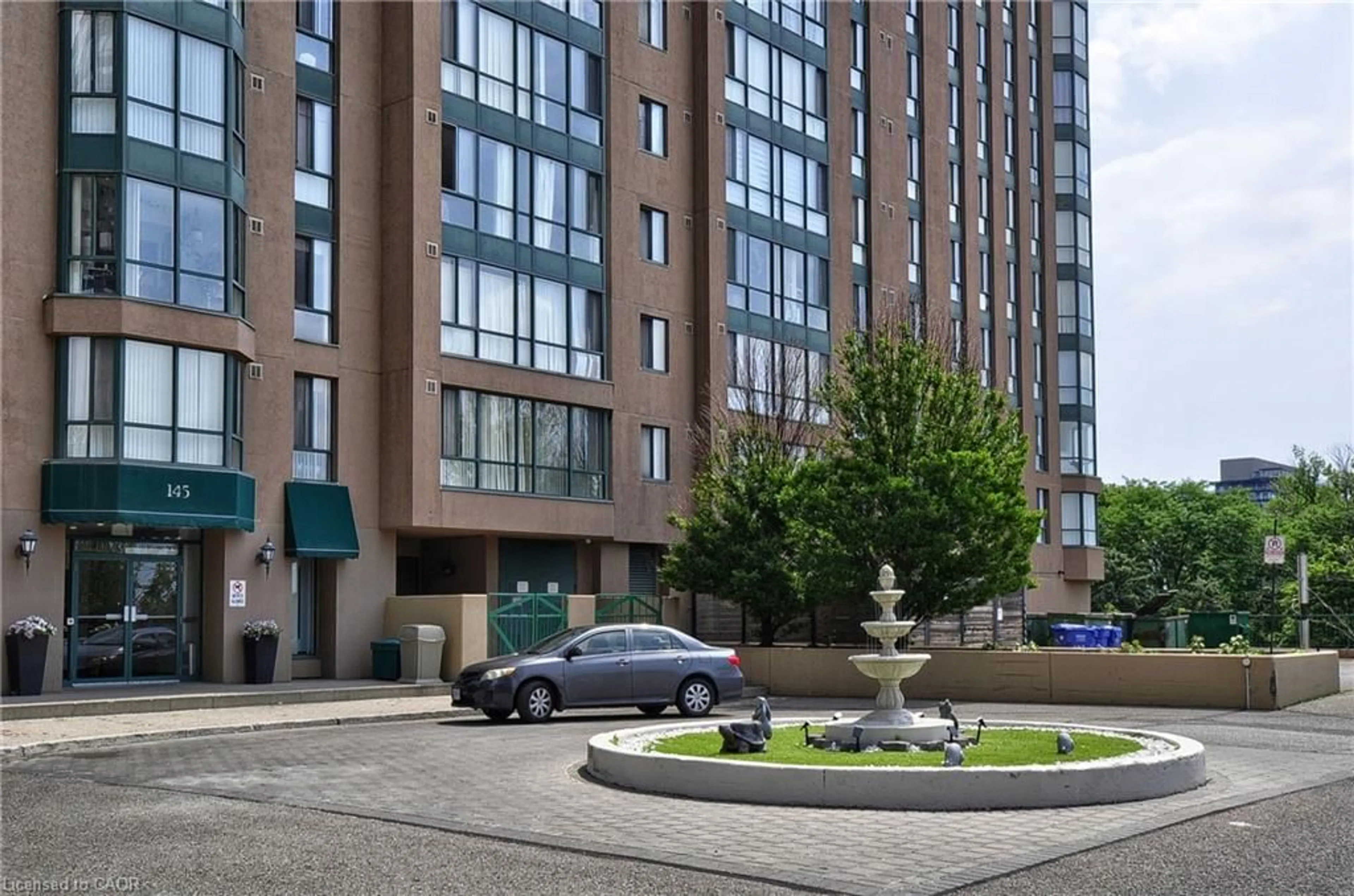 Patio, street for 145 Hillcrest Ave #1003, Mississauga Ontario L5B 3Z1