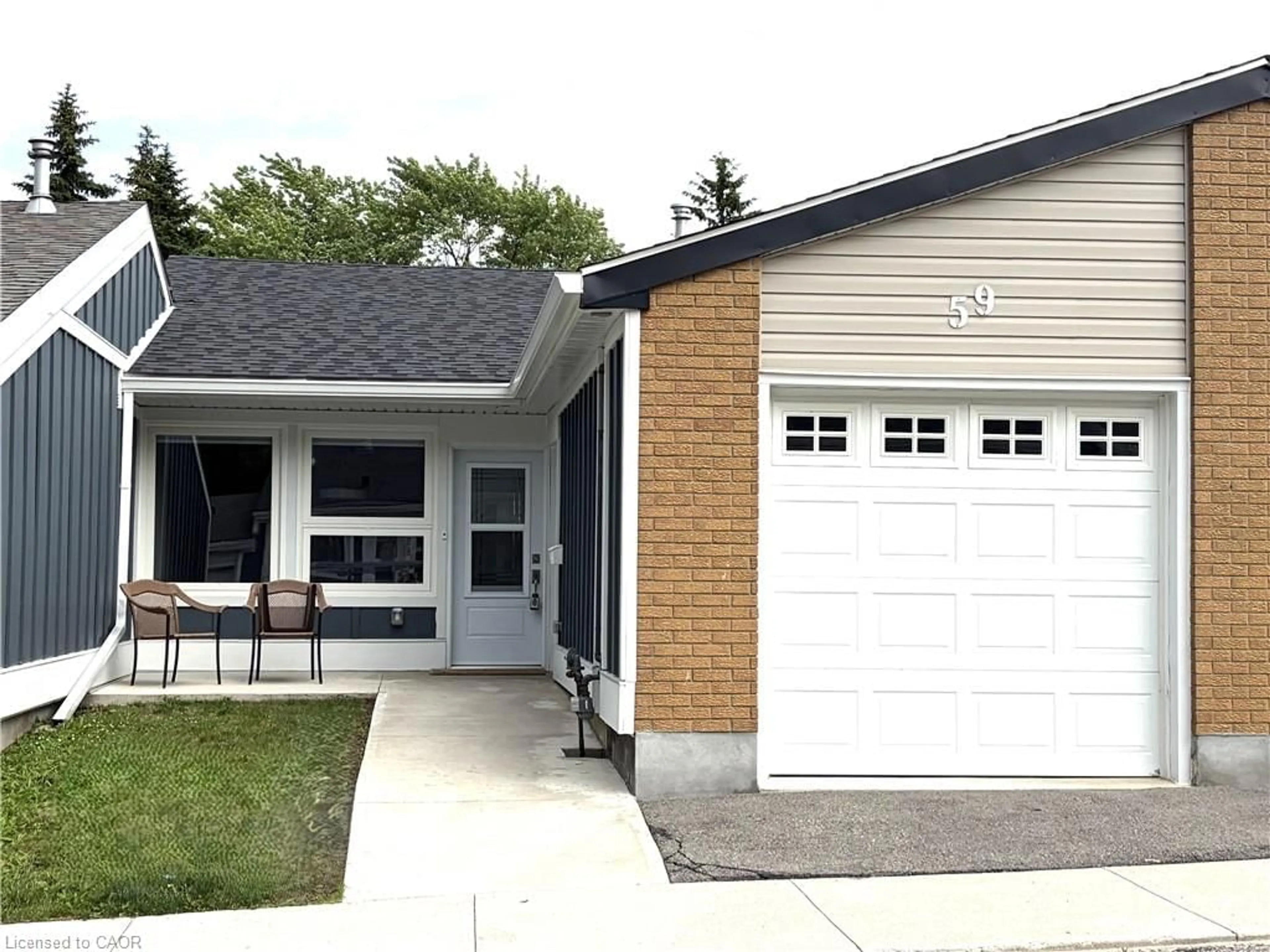 Home with vinyl exterior material, street for 59 Szollosy Cir, Hamilton Ontario L9B 1T8