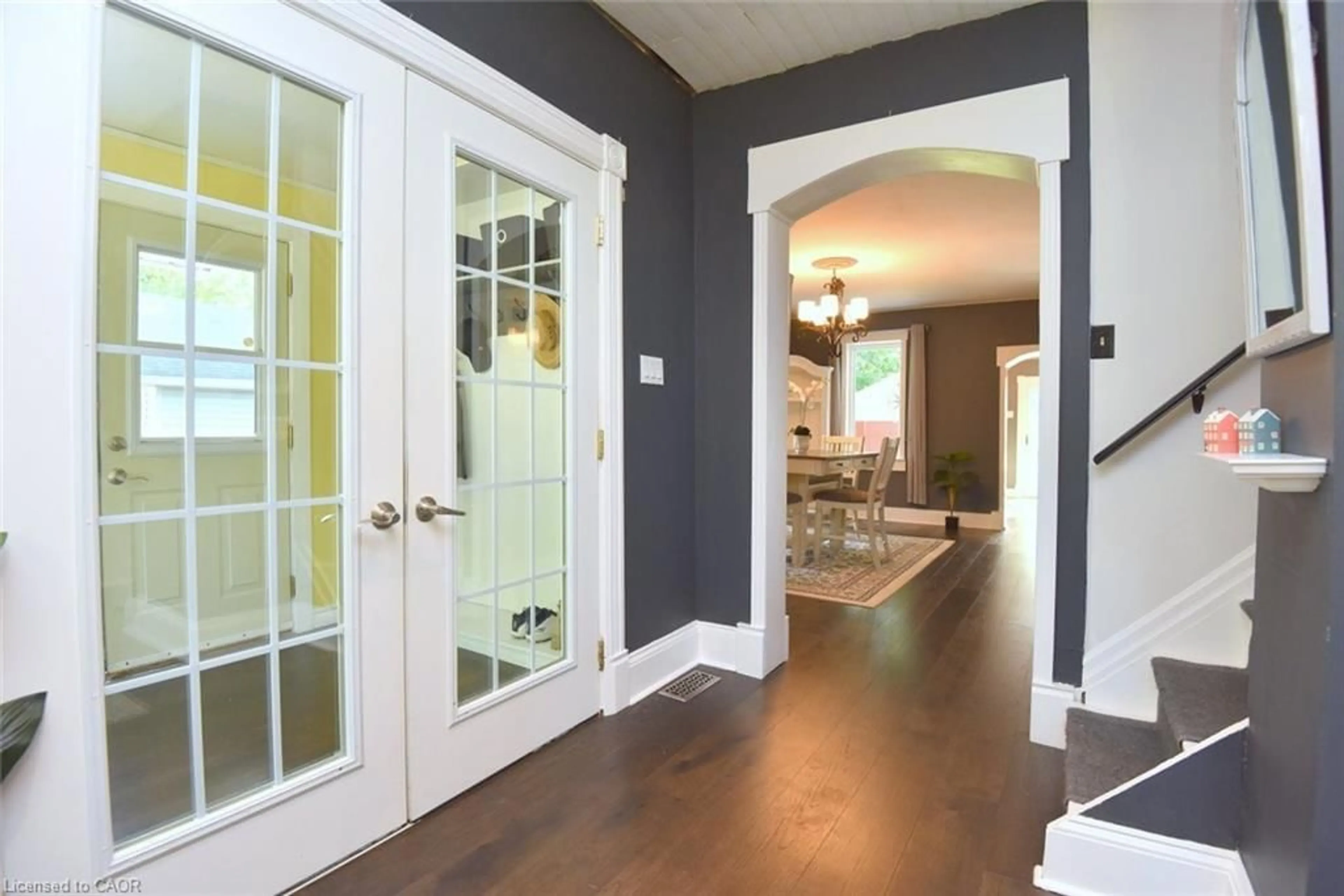 Indoor entryway for 353 Maple Ave, Burford Ontario N0E 1A0