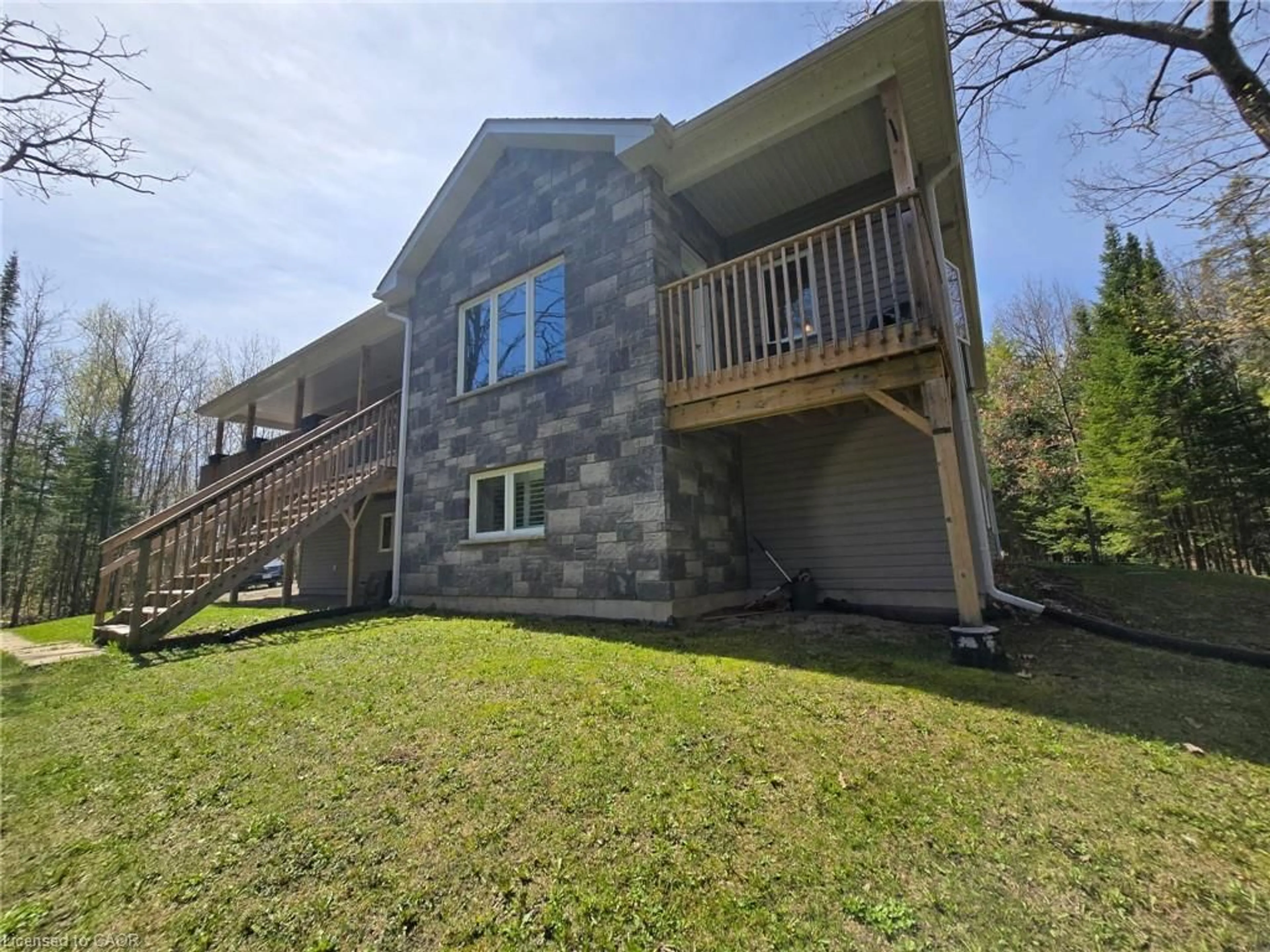 A pic from outside/outdoor area/front of a property/back of a property/a pic from drone, building for 2516 Irish Line, Coldwater Ontario L0K 1E0