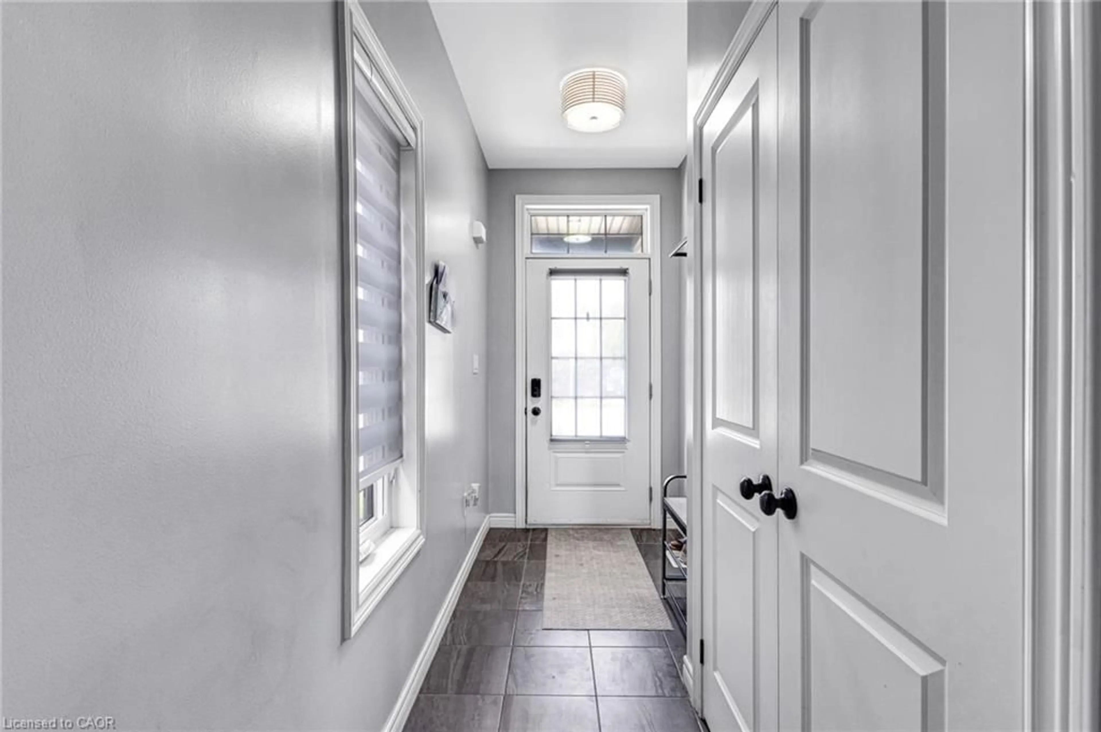 Indoor entryway for 688 Dunn Ave, Hamilton Ontario L8H 6M6