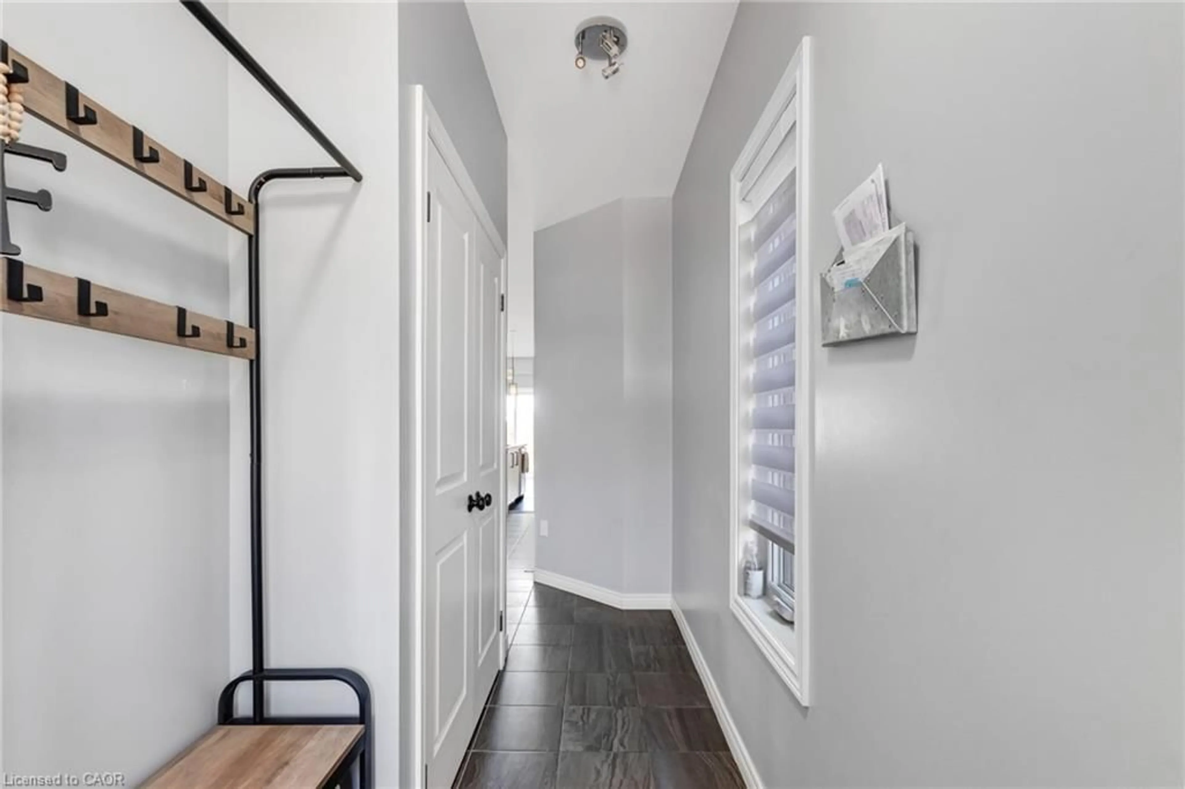 Indoor entryway for 688 Dunn Ave, Hamilton Ontario L8H 6M6