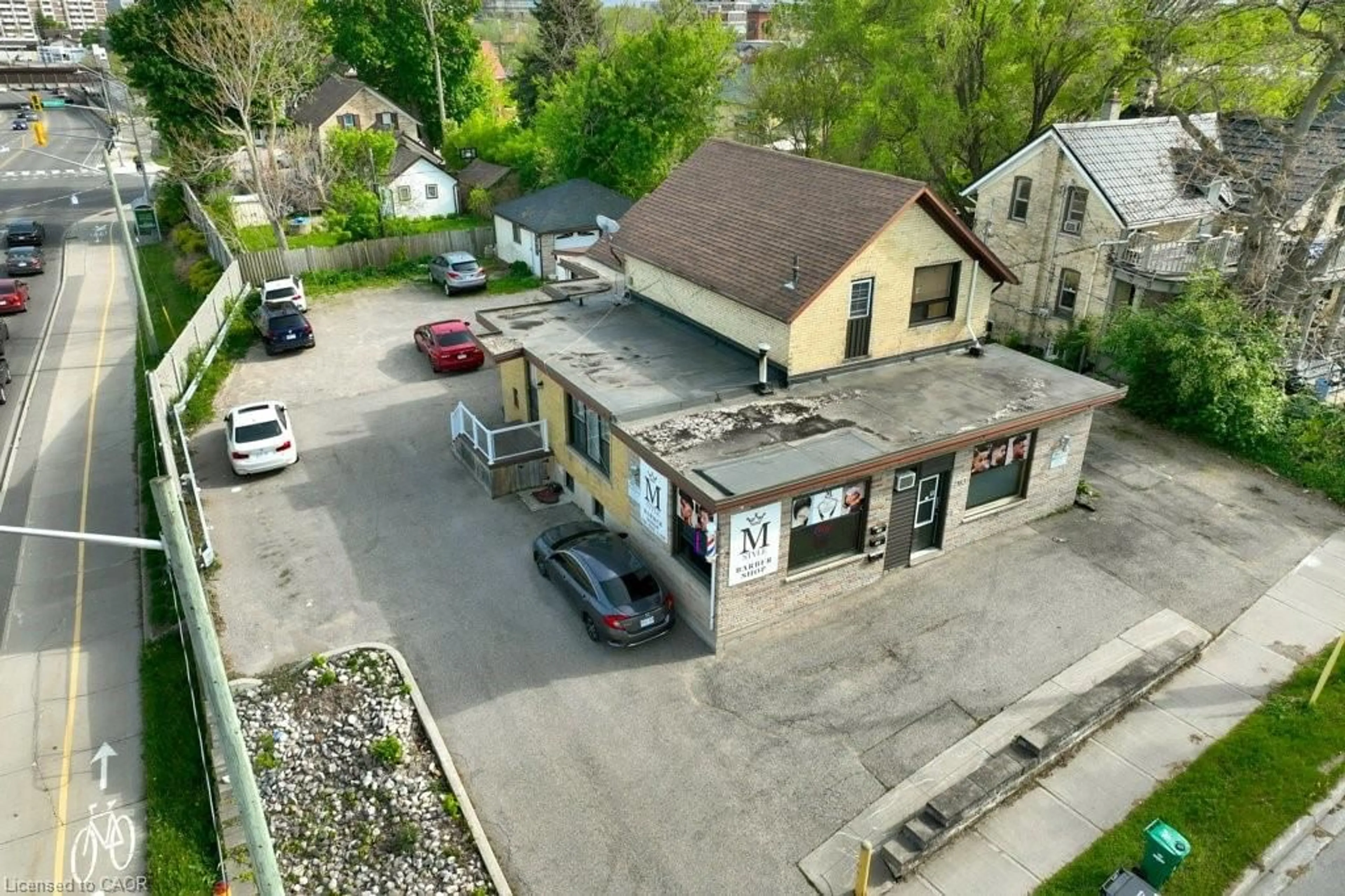 A pic from outside/outdoor area/front of a property/back of a property/a pic from drone, street for 183 Louisa St, Kitchener Ontario N2H 5M4