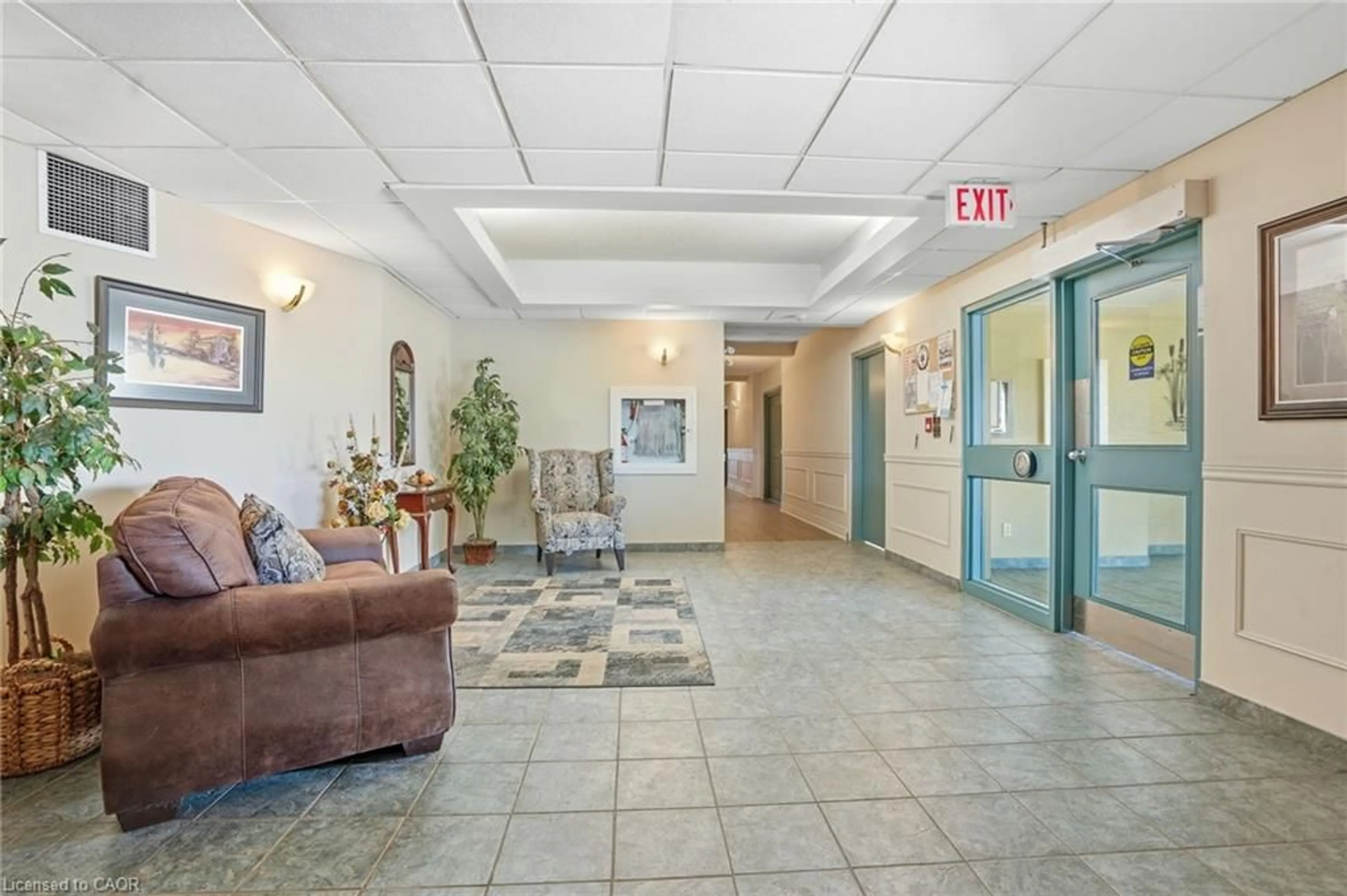Indoor foyer for 210 Main St #202, Dunnville Ontario N1A 3G7