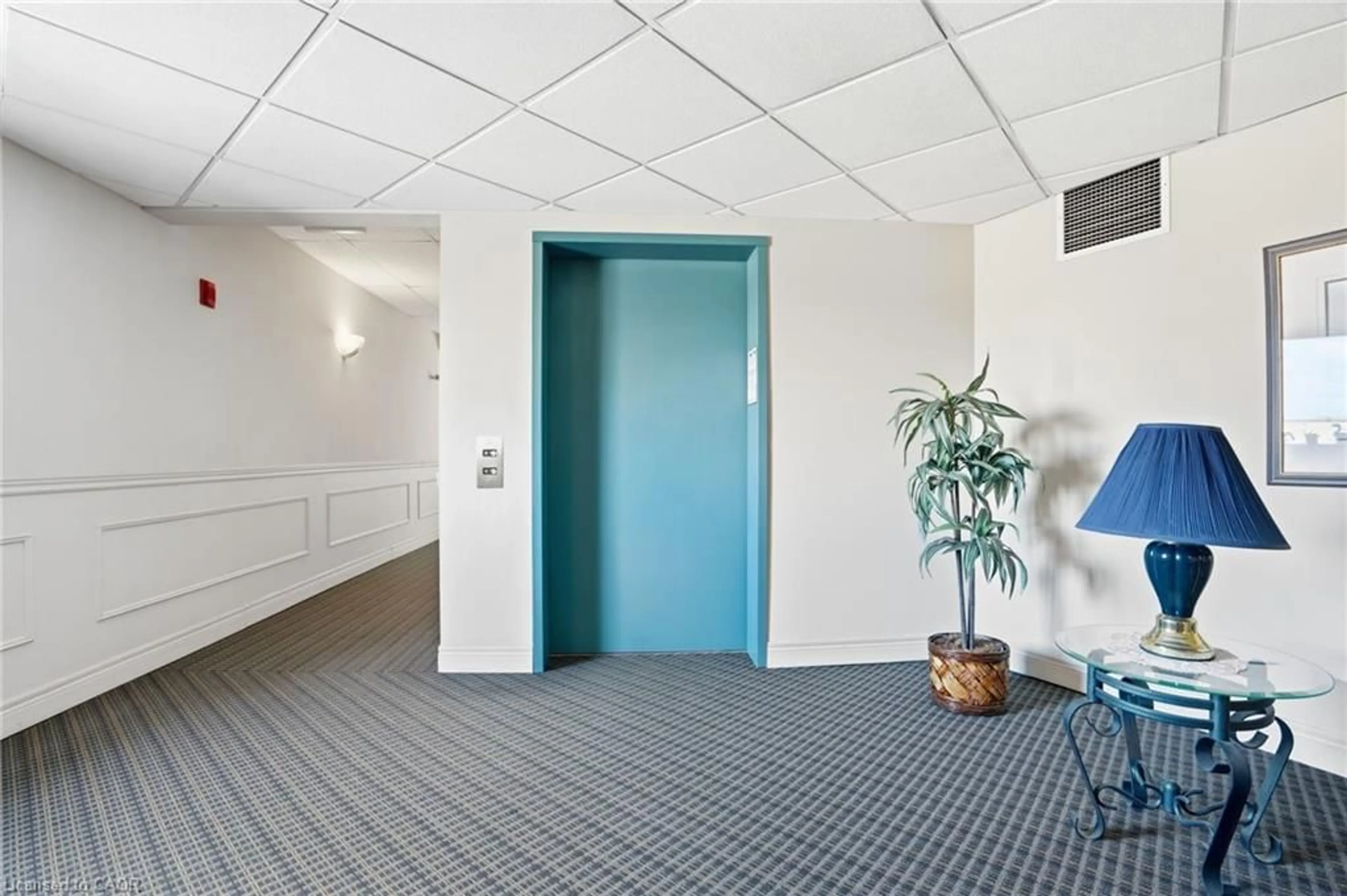 Indoor foyer for 210 Main St #202, Dunnville Ontario N1A 3G7