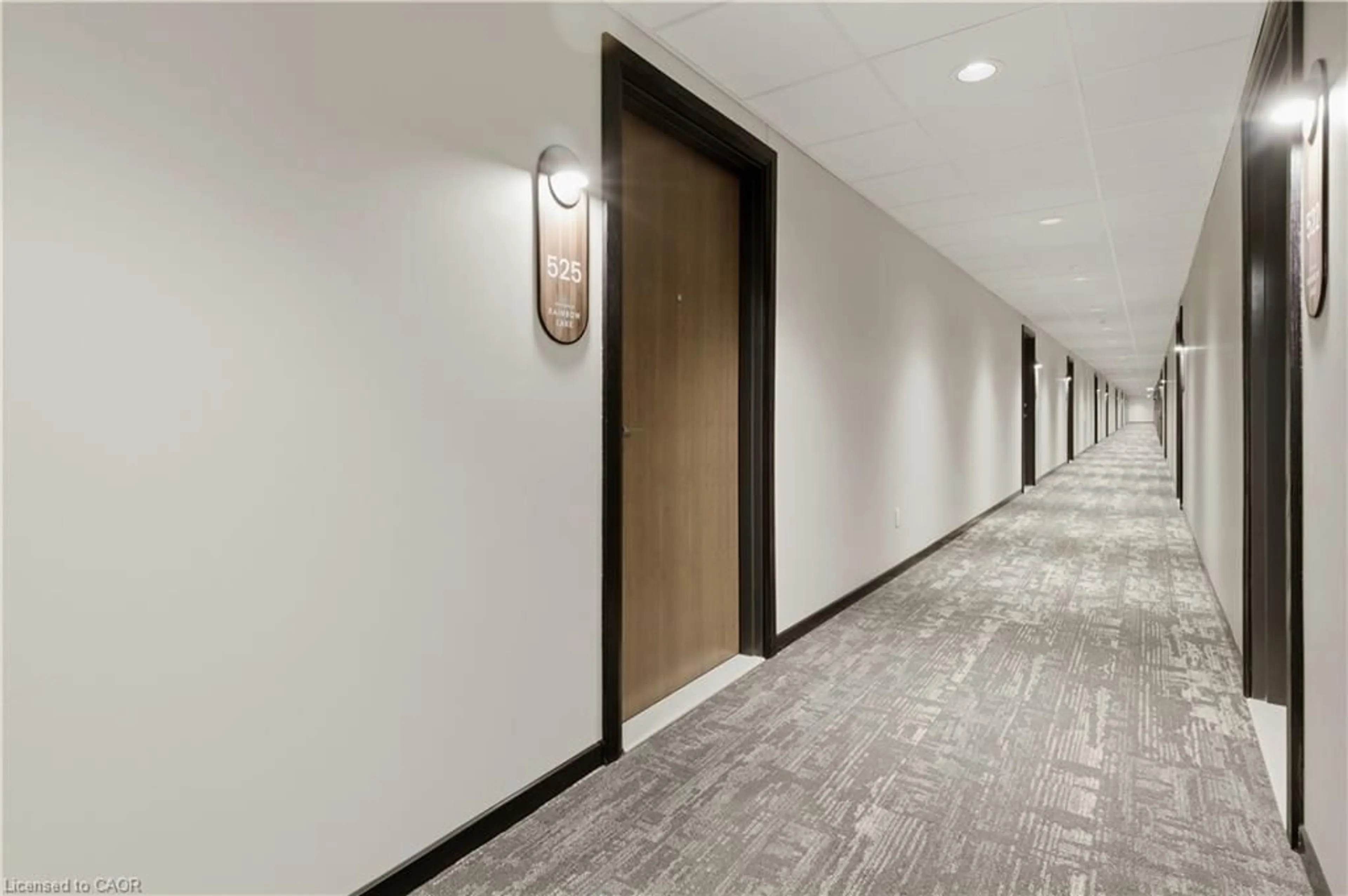 Indoor foyer for 525 New Dundee Rd #525, Kitchener Ontario N2P 0K8