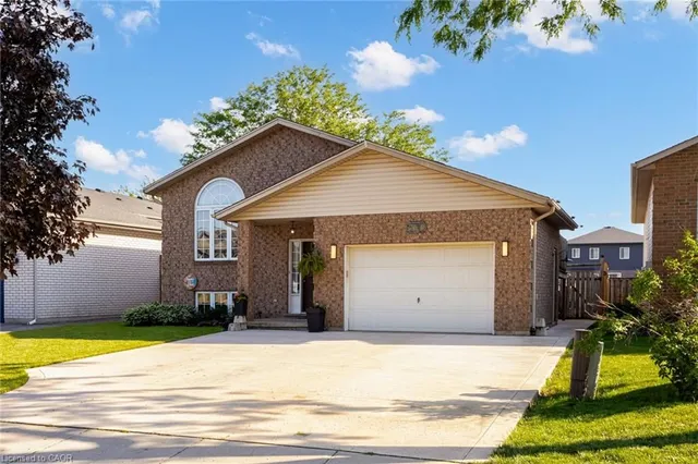 7880 Ascot Cir, Niagara Falls